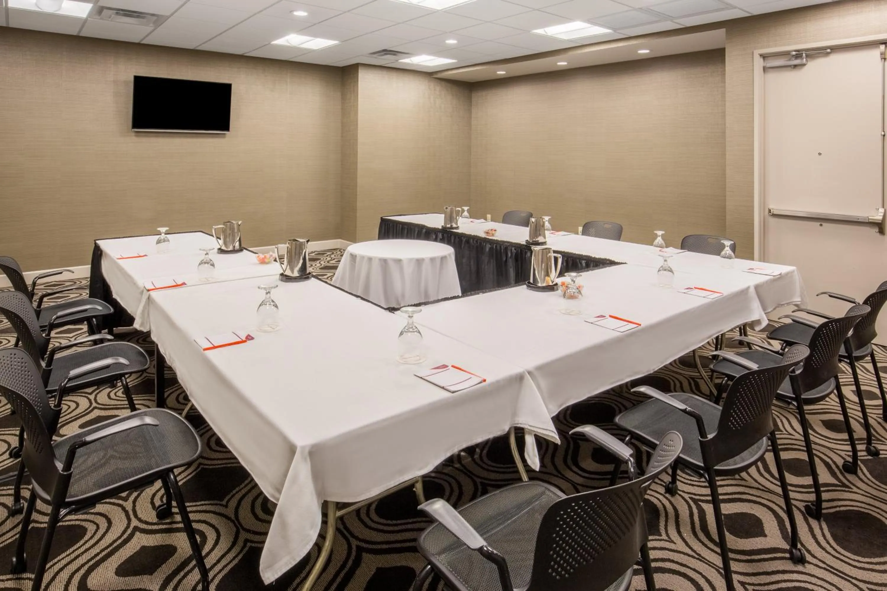 Meeting/conference room in Crowne Plaza Phoenix Airport - PHX by IHG