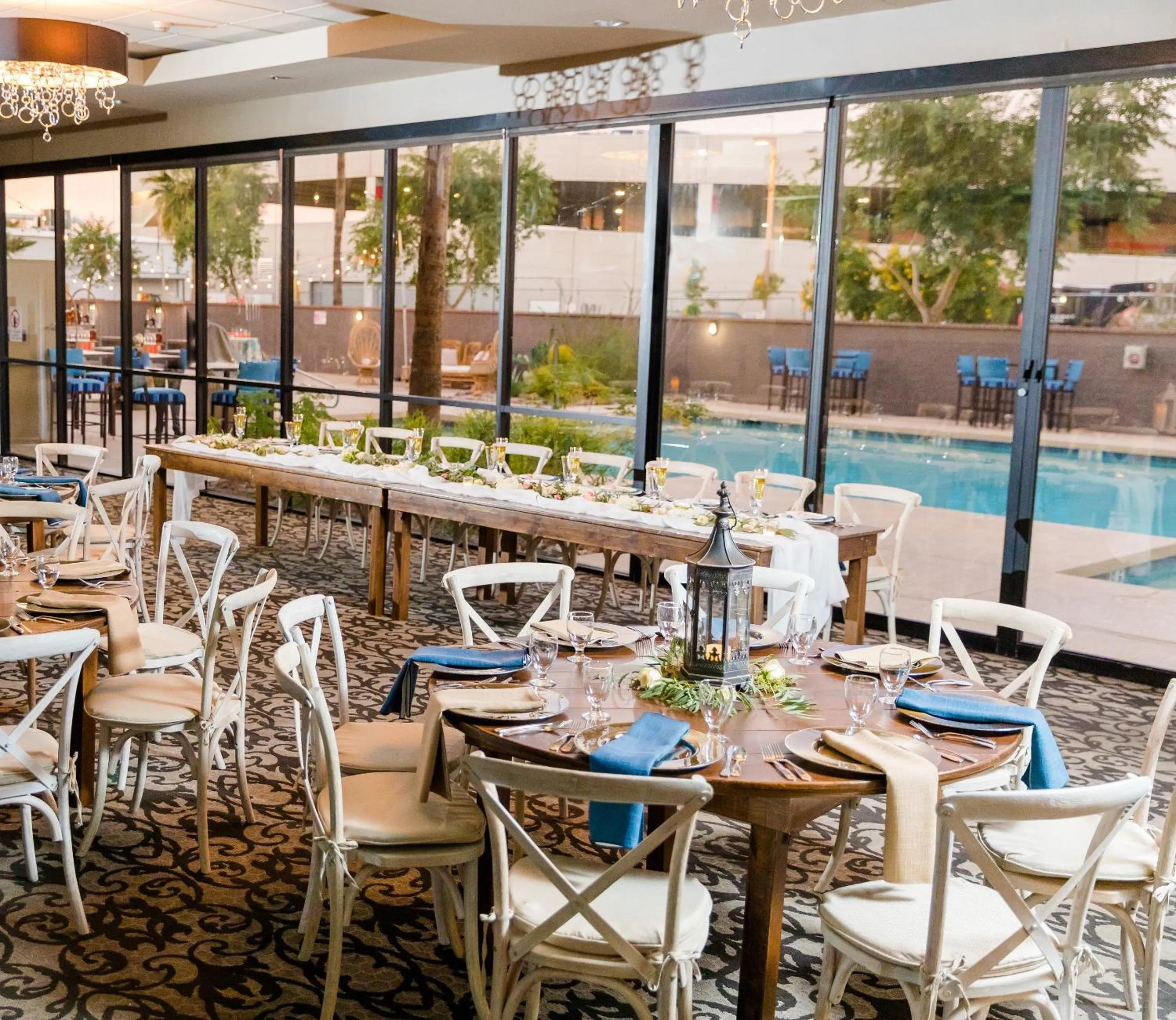 Restaurant/places to eat in Crowne Plaza Phoenix Airport - PHX by IHG