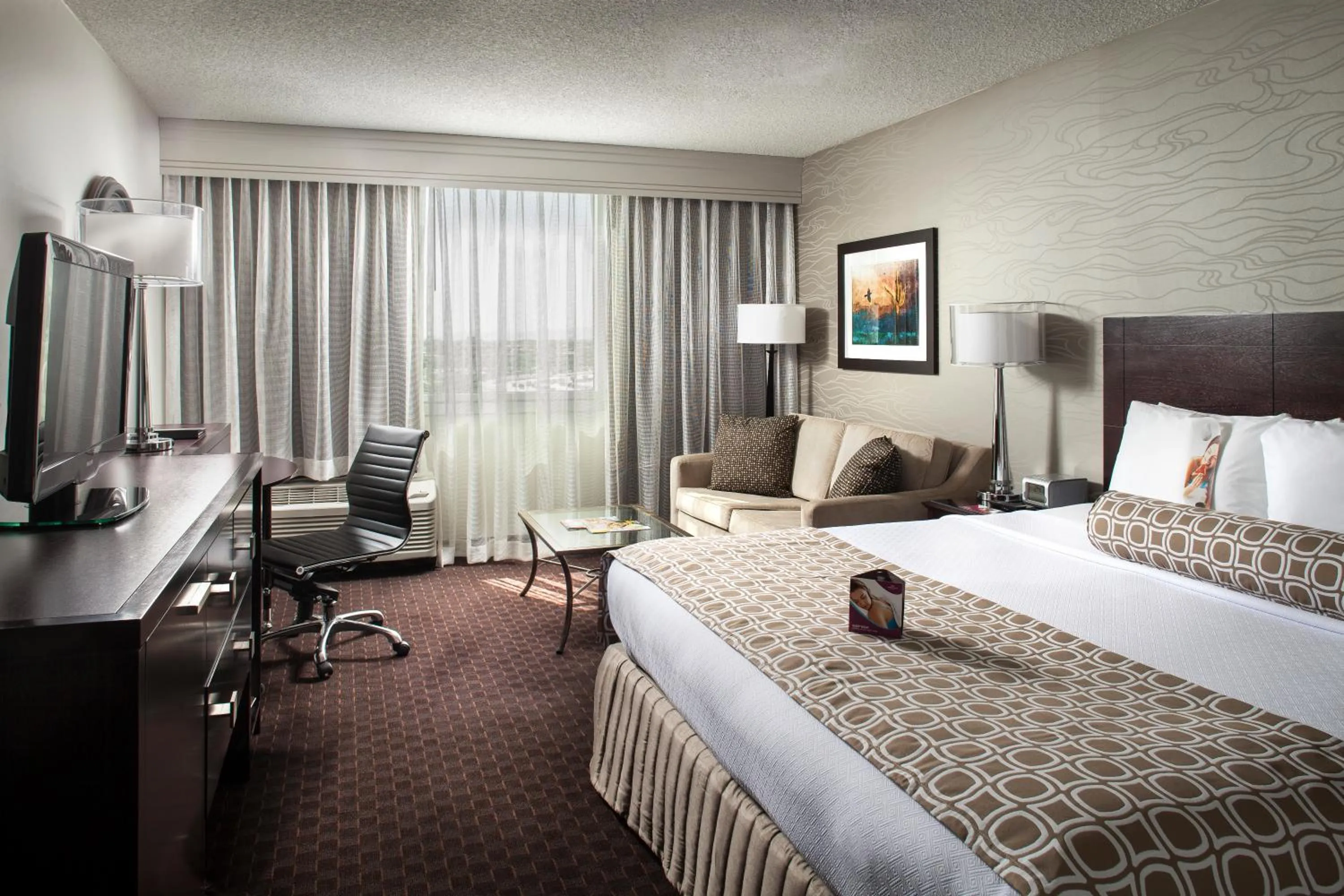 Bed in Crowne Plaza Phoenix Airport - PHX by IHG