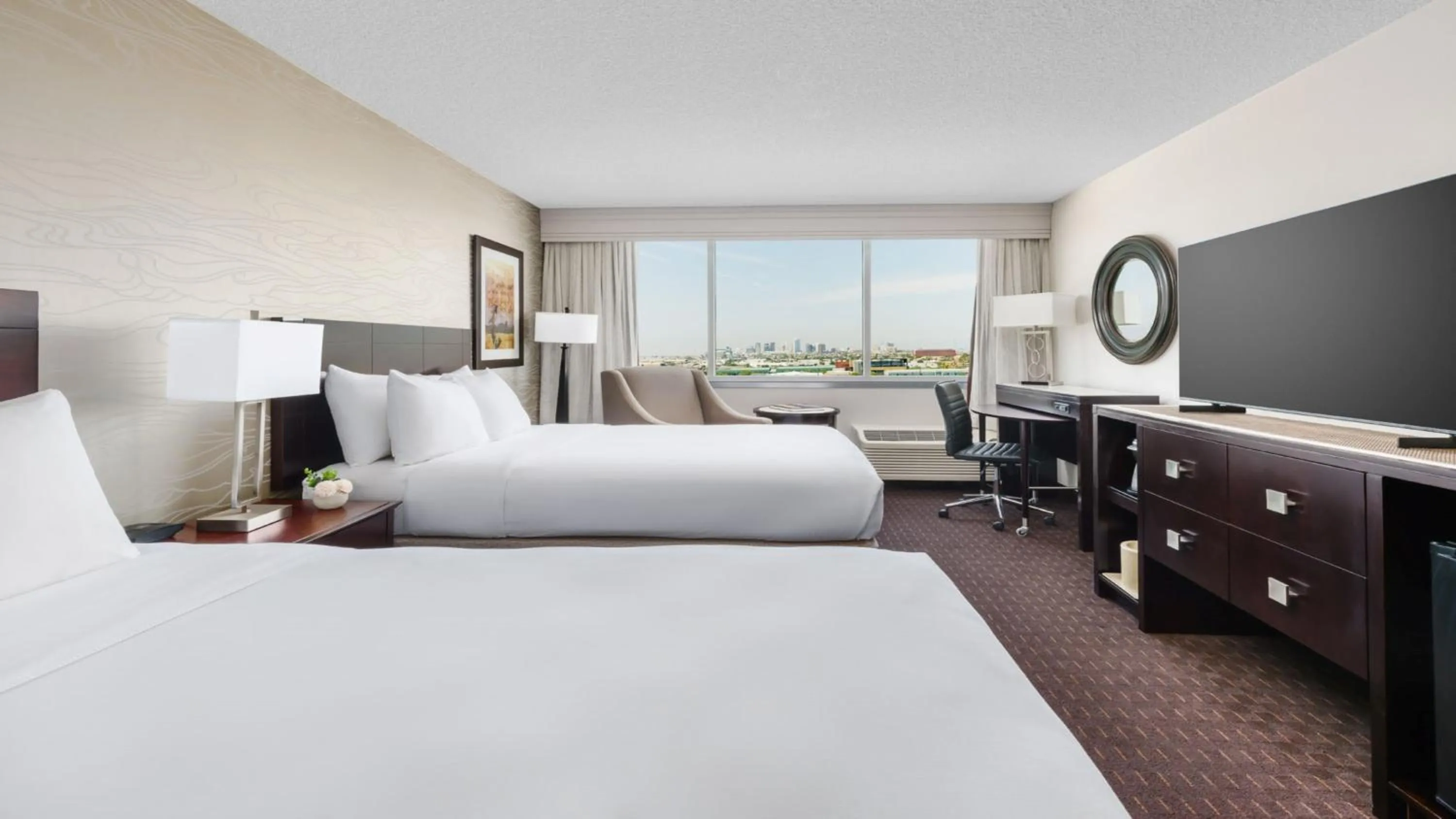 Photo of the whole room, Bed in Crowne Plaza Phoenix Airport - PHX by IHG