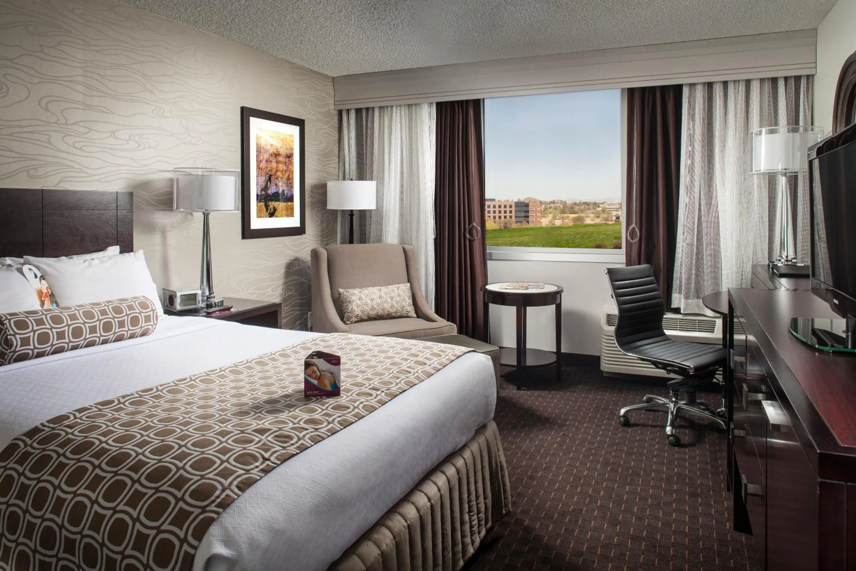 Photo of the whole room, Bed in Crowne Plaza Phoenix Airport - PHX by IHG