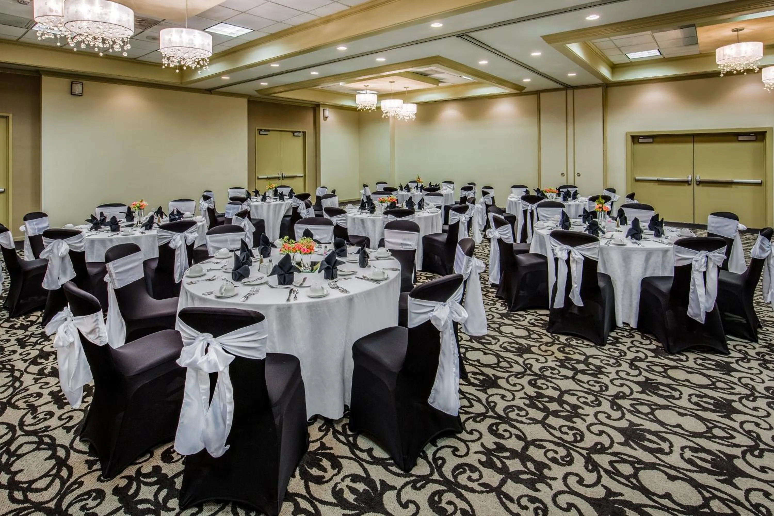 Banquet/Function facilities in Crowne Plaza Phoenix Airport - PHX by IHG