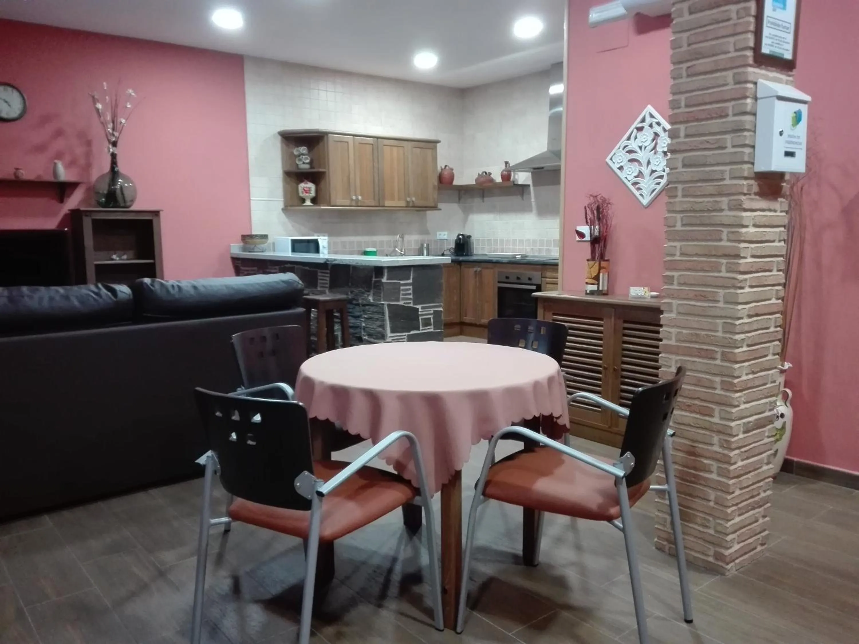 Communal lounge/ TV room in Casa Rural Casa Queta