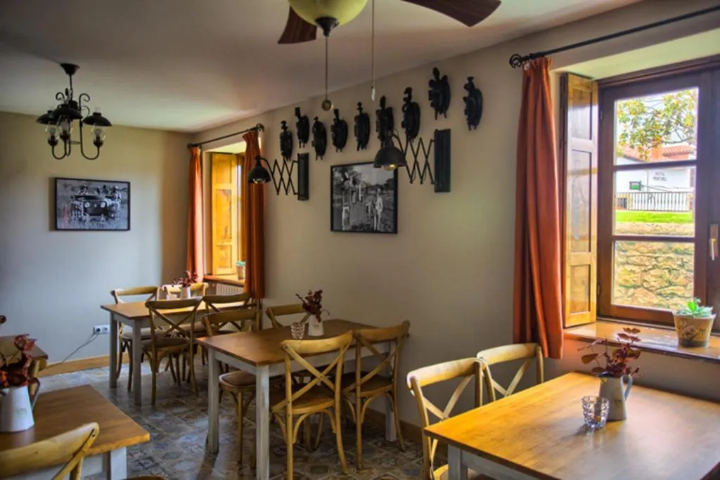 Restaurant/places to eat in Hotel Colonial de Santillana