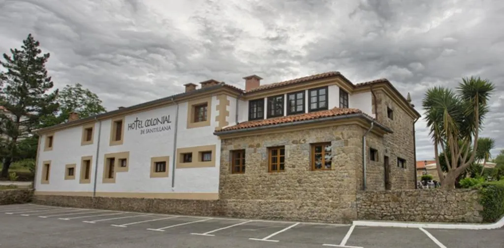 Property building in Hotel Colonial de Santillana