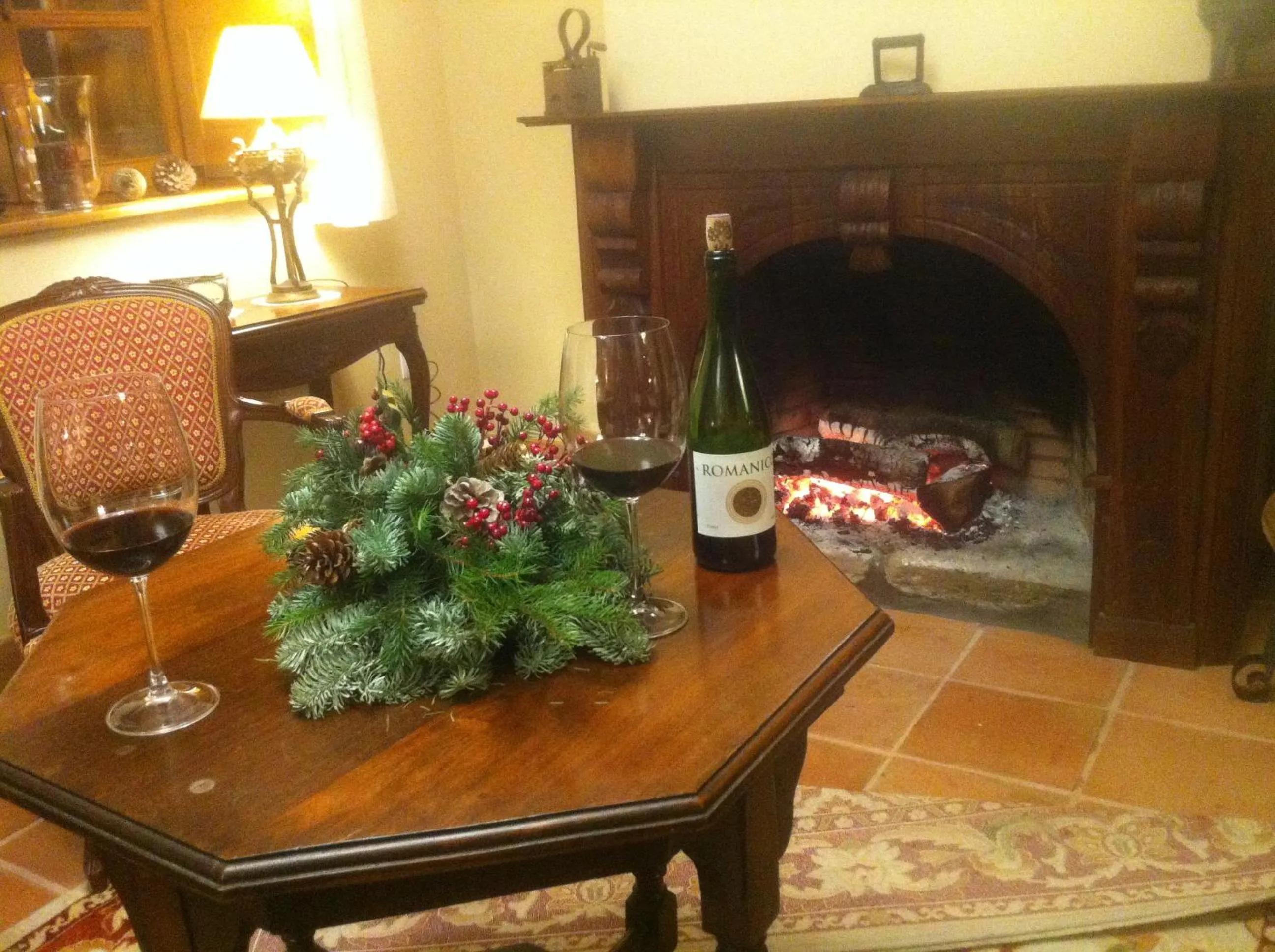 Communal lounge/ TV room in Hotel Colonial de Santillana