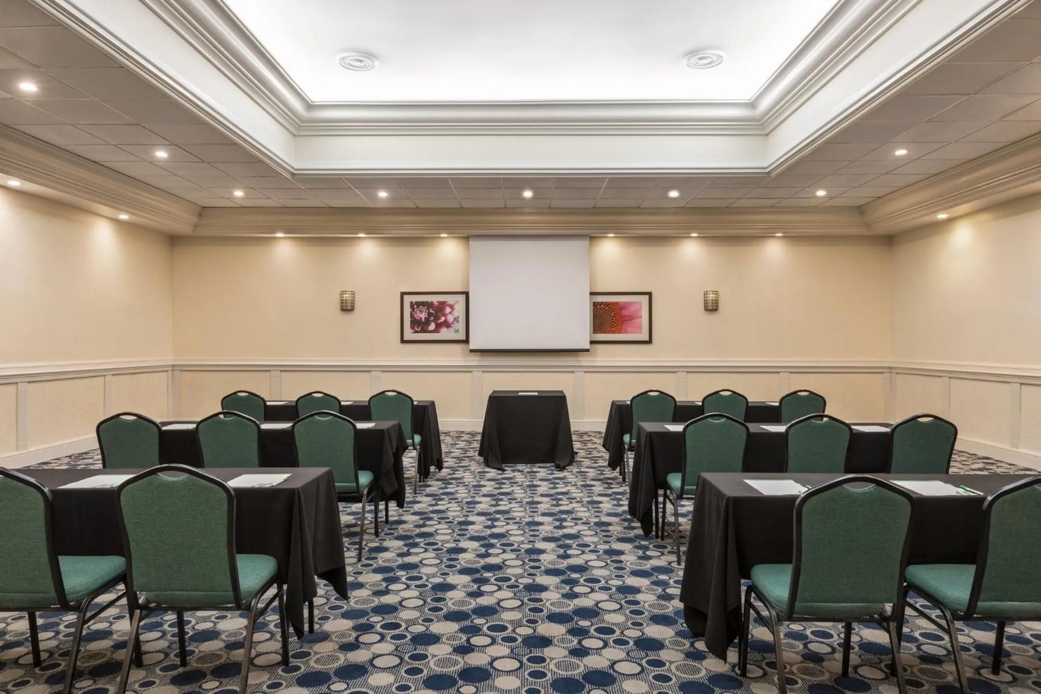 Meeting/conference room in Holiday Inn Miami Beach-Oceanfront by IHG