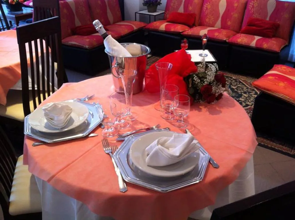 Restaurant/places to eat in Hotel Aurora