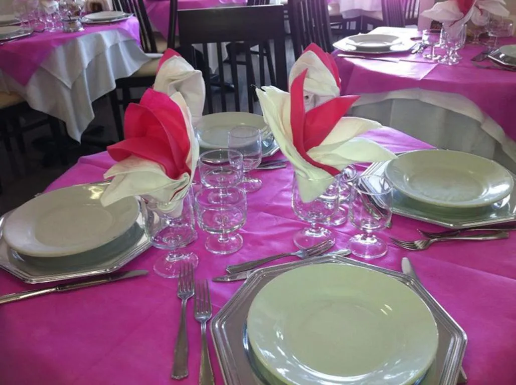 Restaurant/places to eat in Hotel Aurora