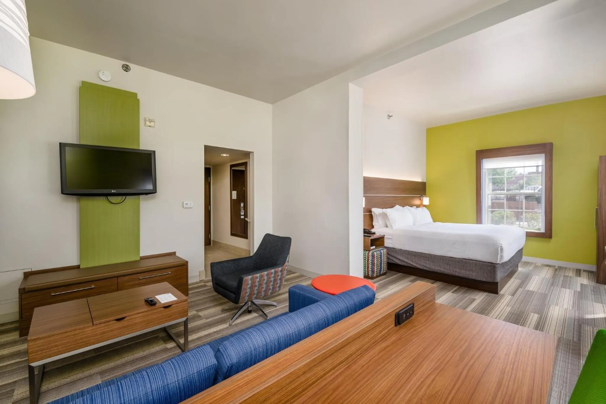 Photo of the whole room, Bed in Holiday Inn Express Phoenix-Airport/University Drive by IHG