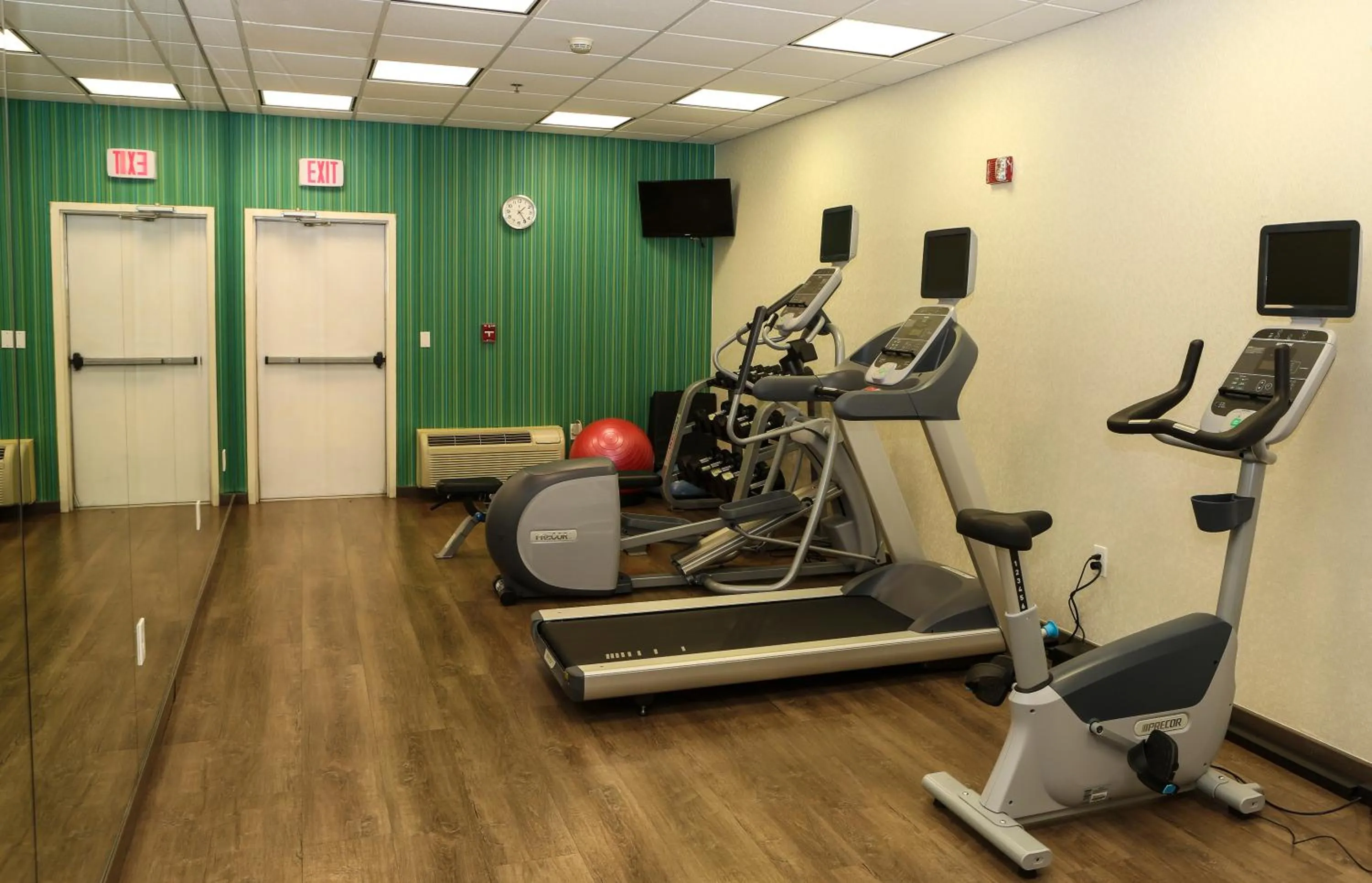 Fitness centre/facilities in Holiday Inn Express Phoenix-Airport/University Drive by IHG