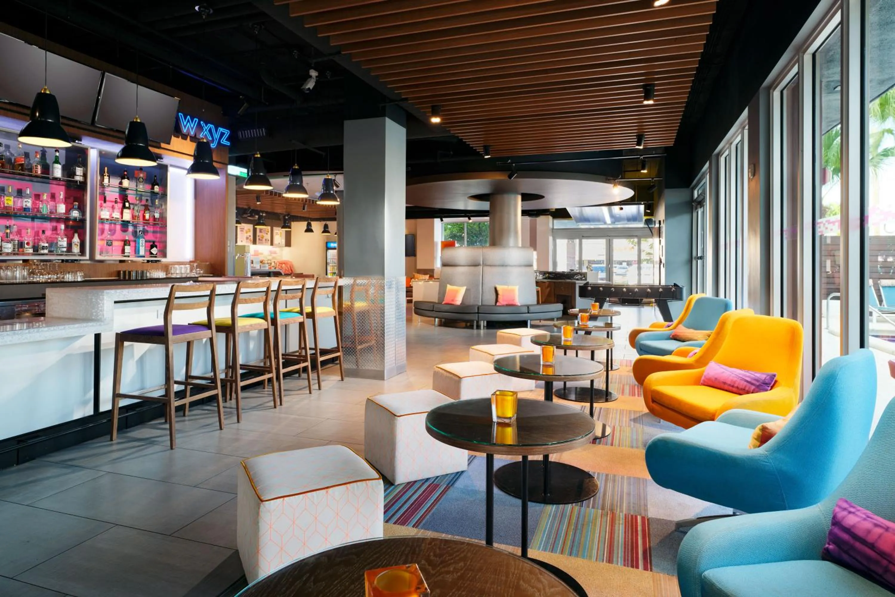 Lounge or bar in Aloft Miami Dadeland