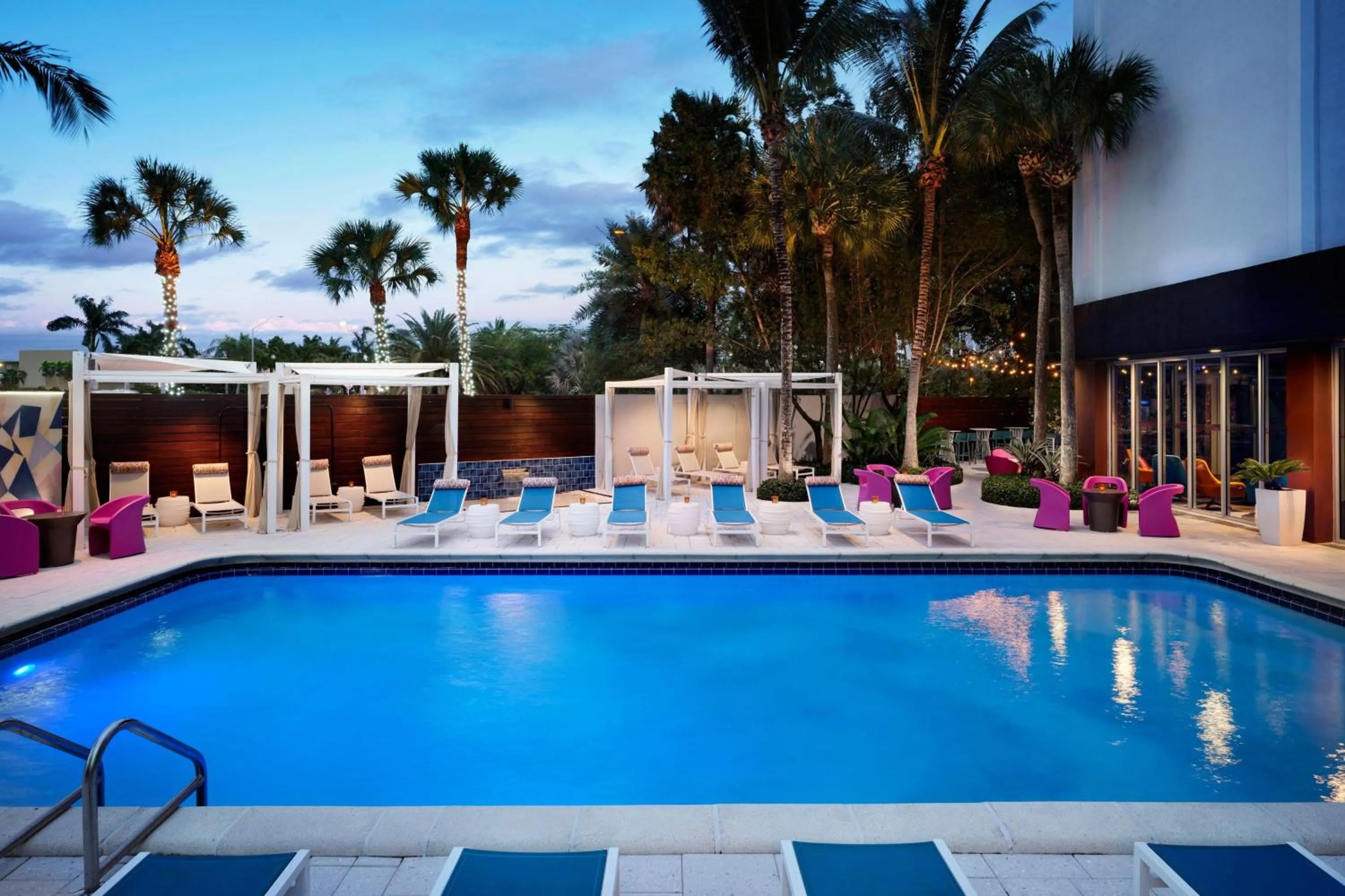 Swimming pool in Aloft Miami Dadeland