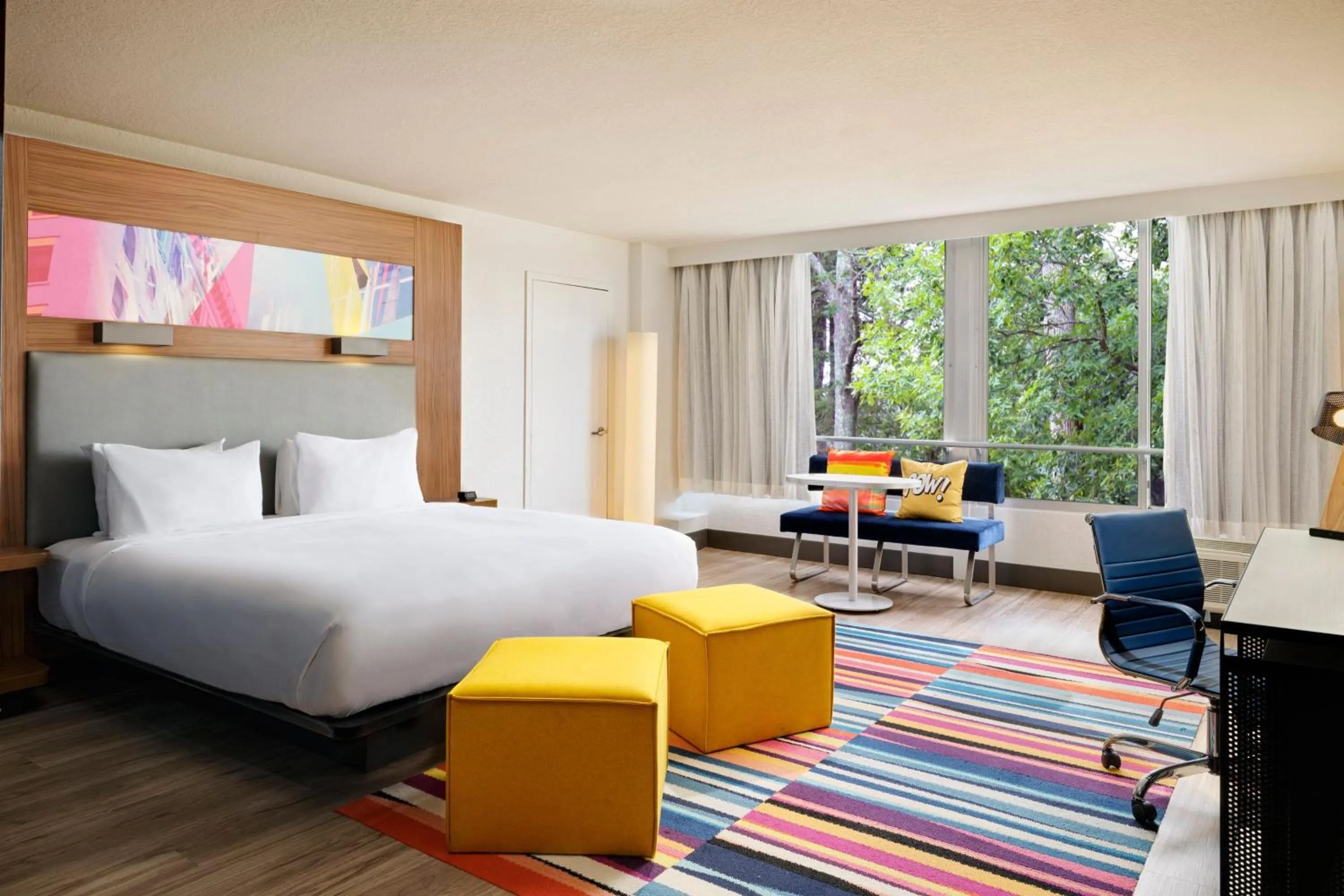 Photo of the whole room, Bed in Aloft Miami Dadeland