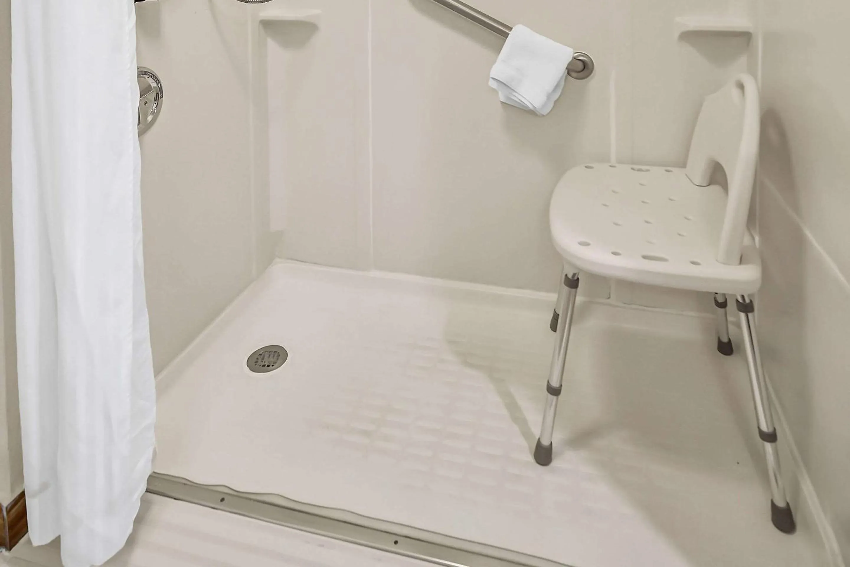 Bedroom in Radisson Hotel Schaumburg