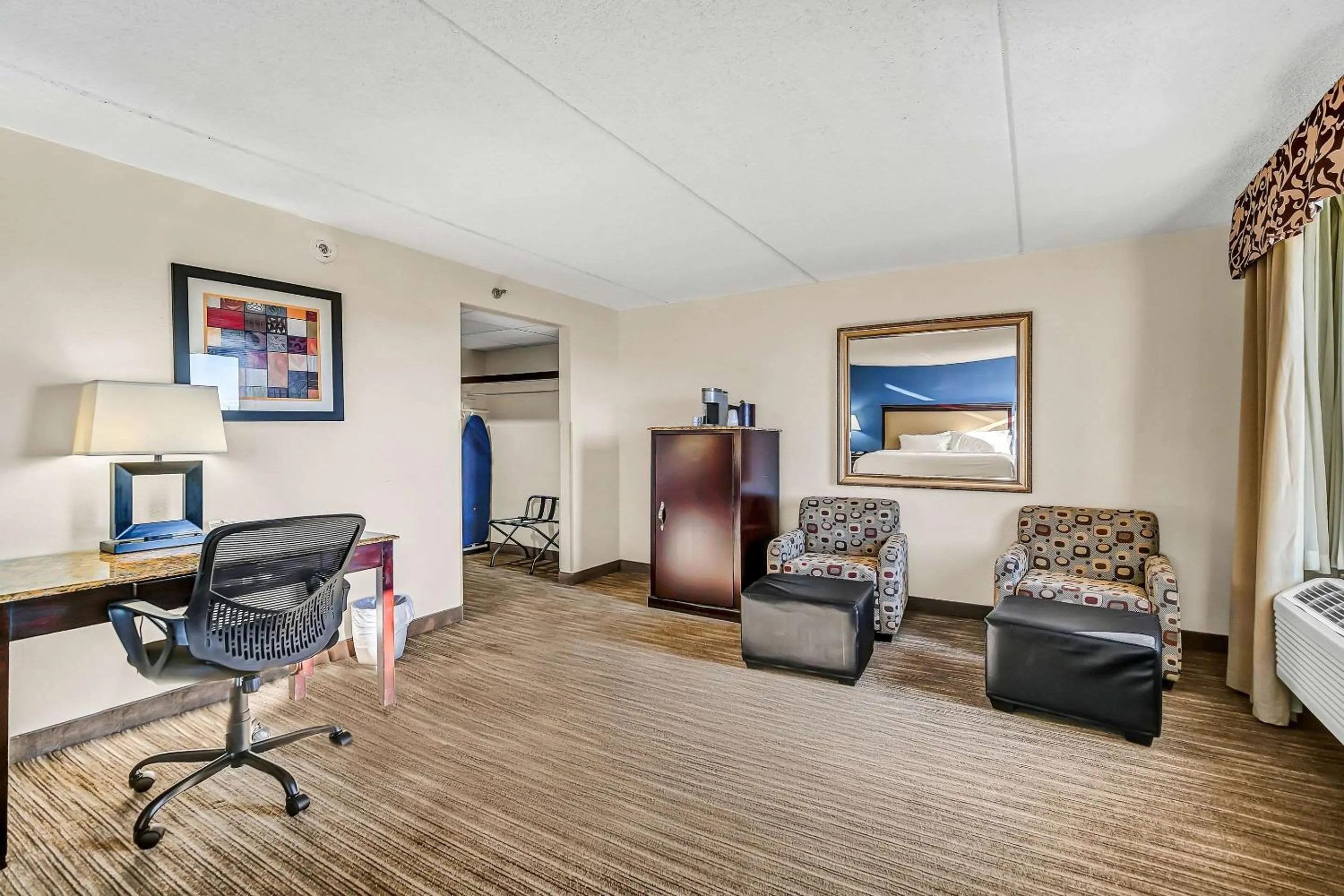 Bedroom in Radisson Hotel Schaumburg