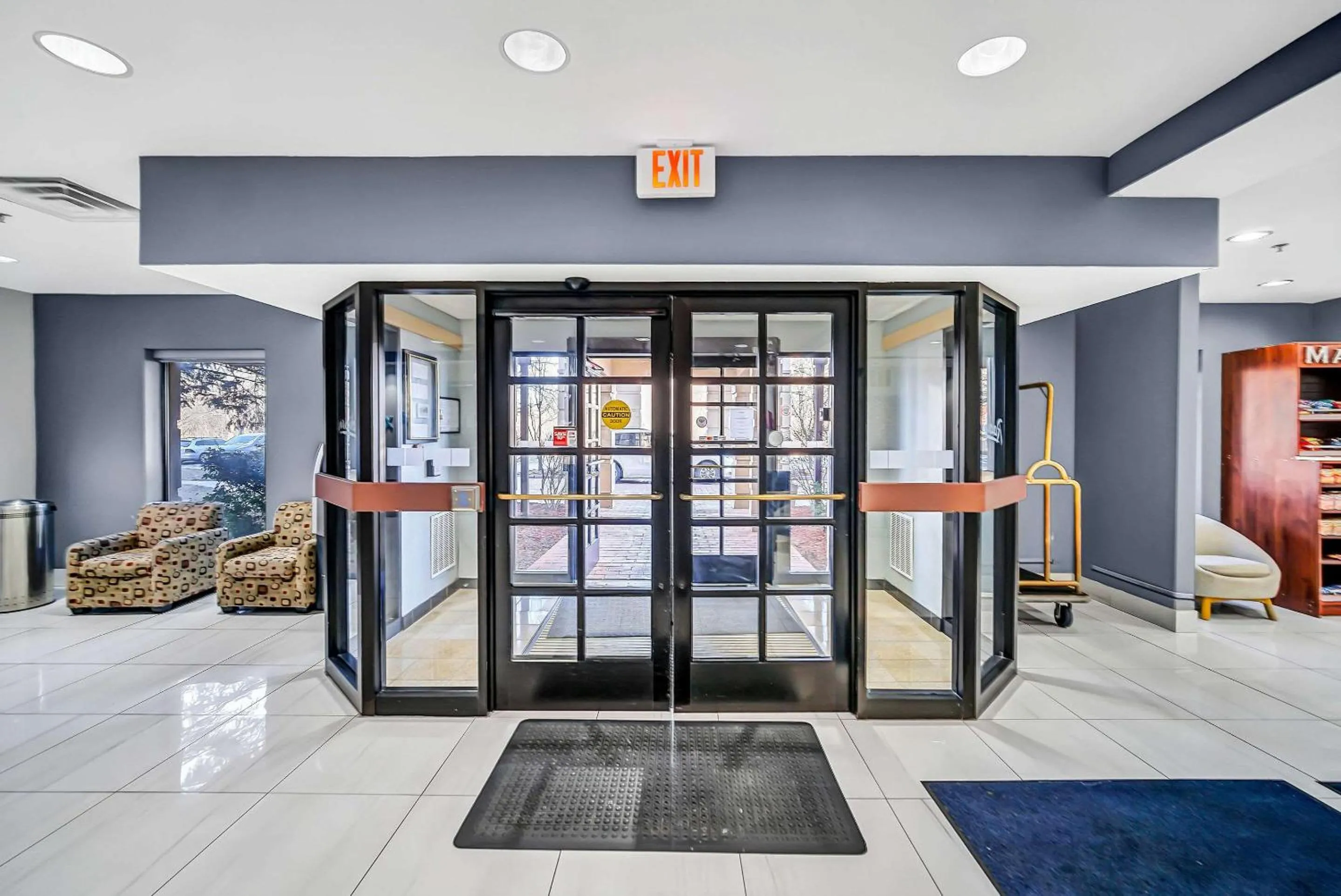 Property building in Radisson Hotel Schaumburg