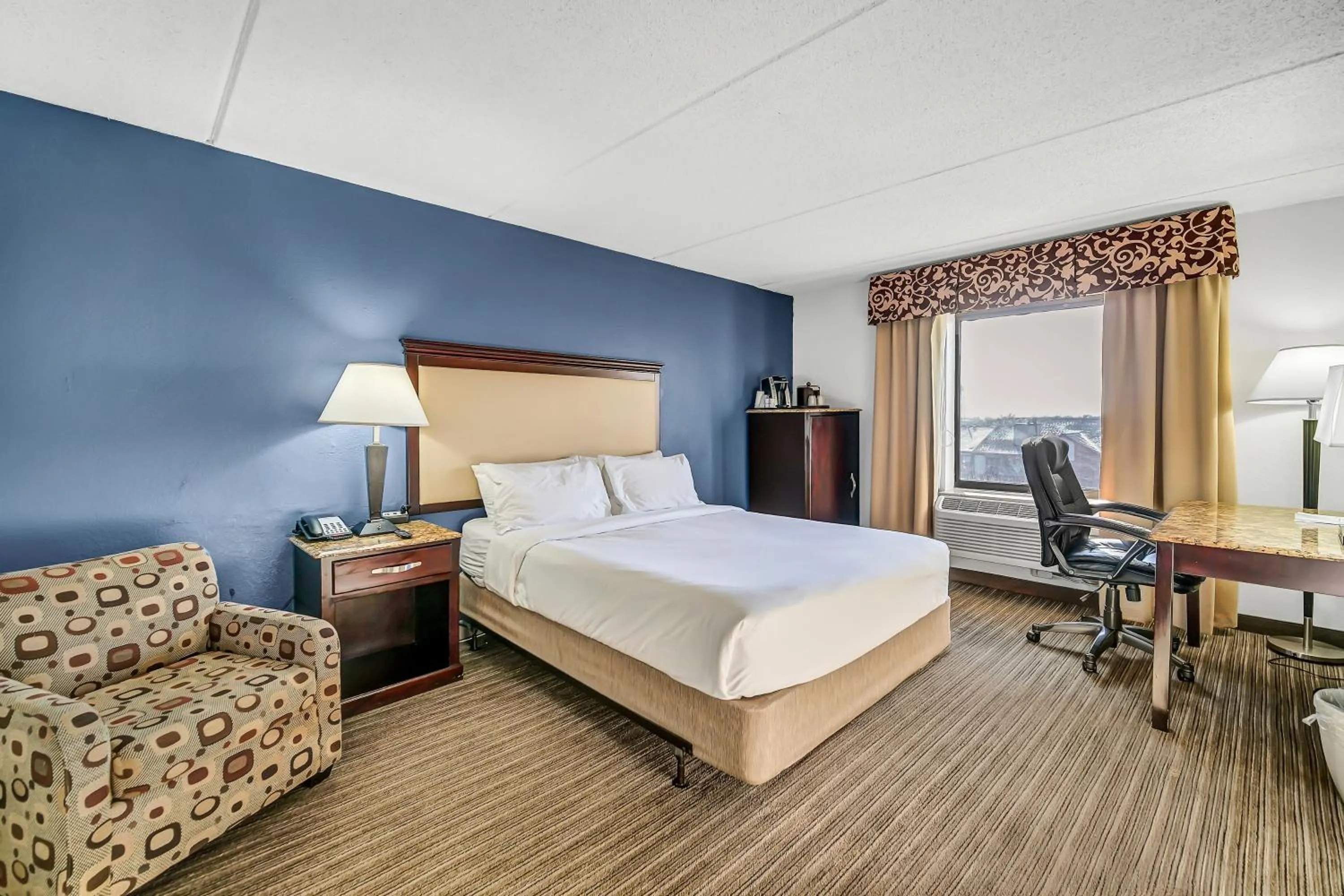 Bed in Radisson Hotel Schaumburg