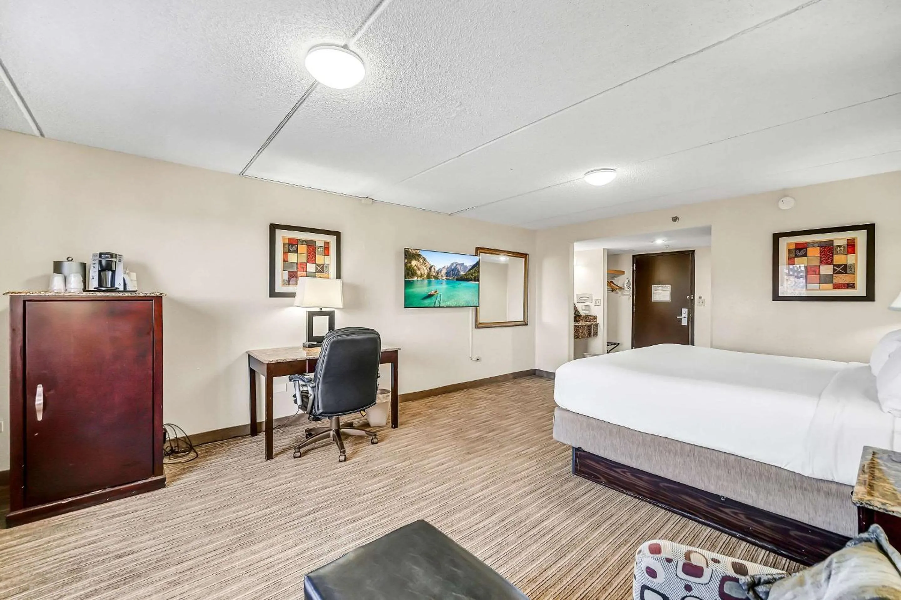 Bedroom, Bed in Radisson Hotel Schaumburg