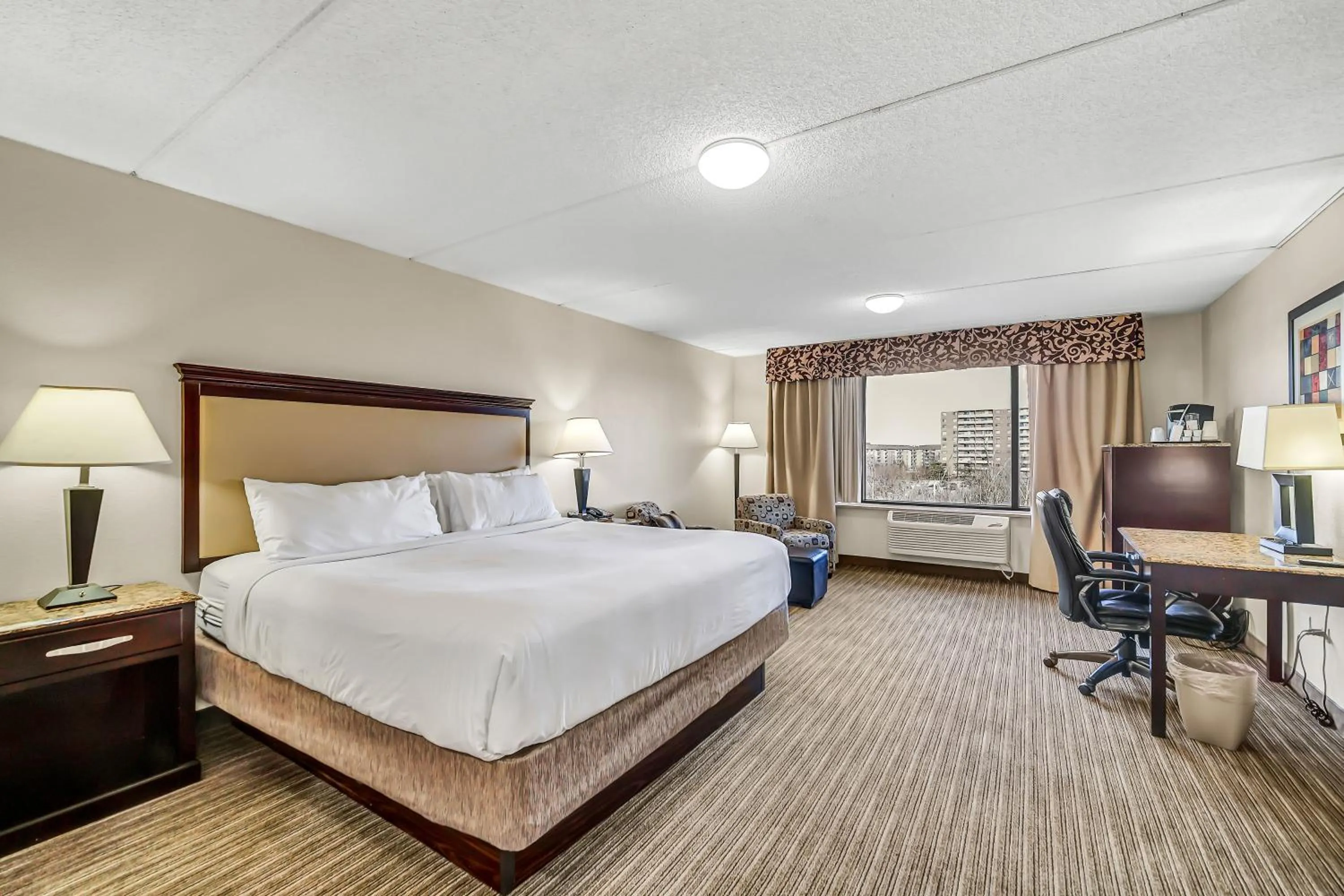 Bed in Radisson Hotel Schaumburg