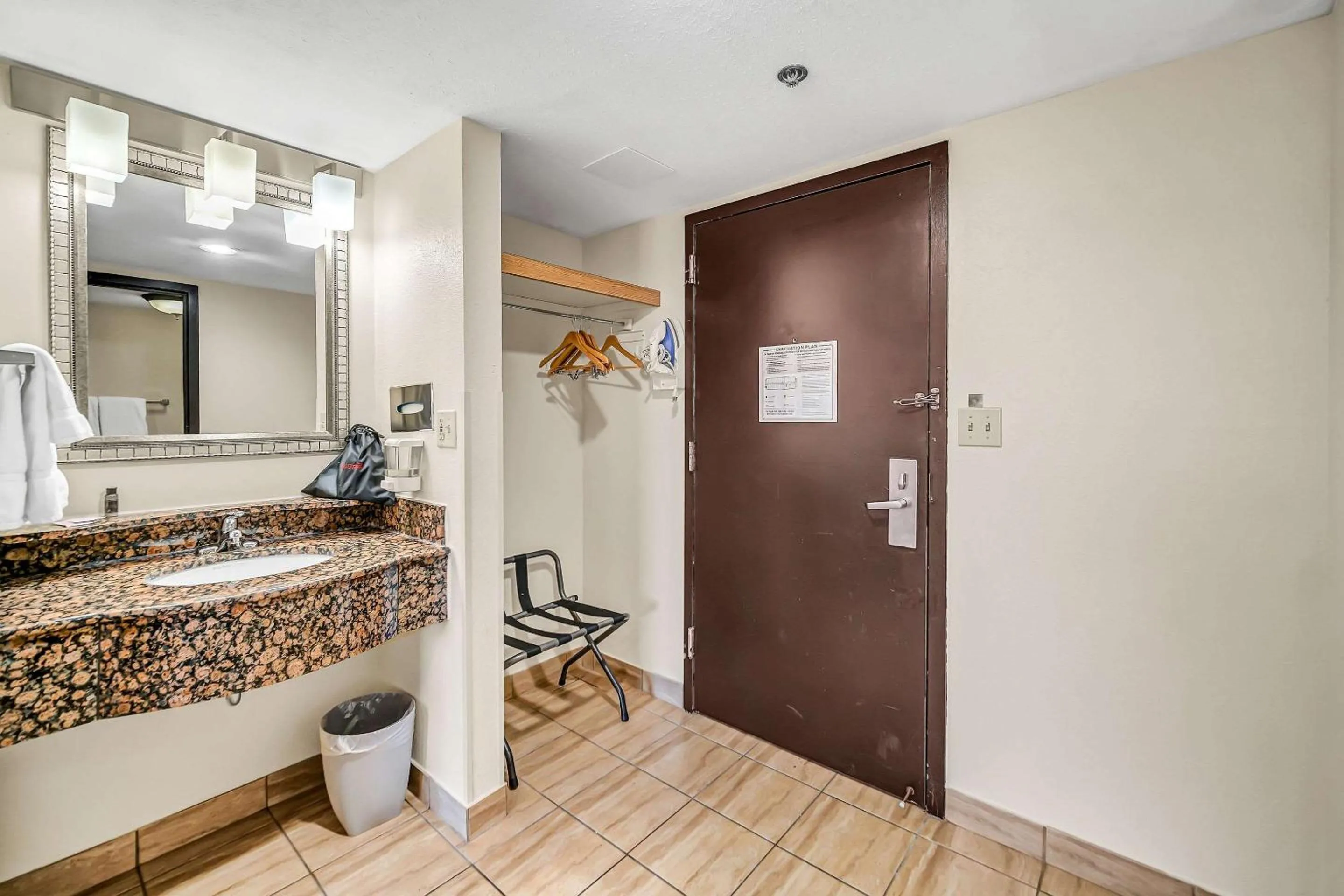 Bedroom in Radisson Hotel Schaumburg