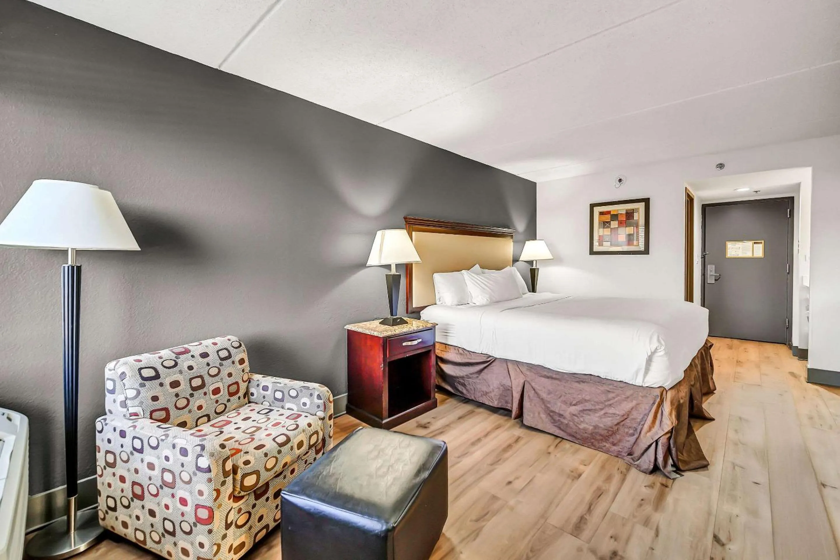 Bedroom, Bed in Radisson Hotel Schaumburg