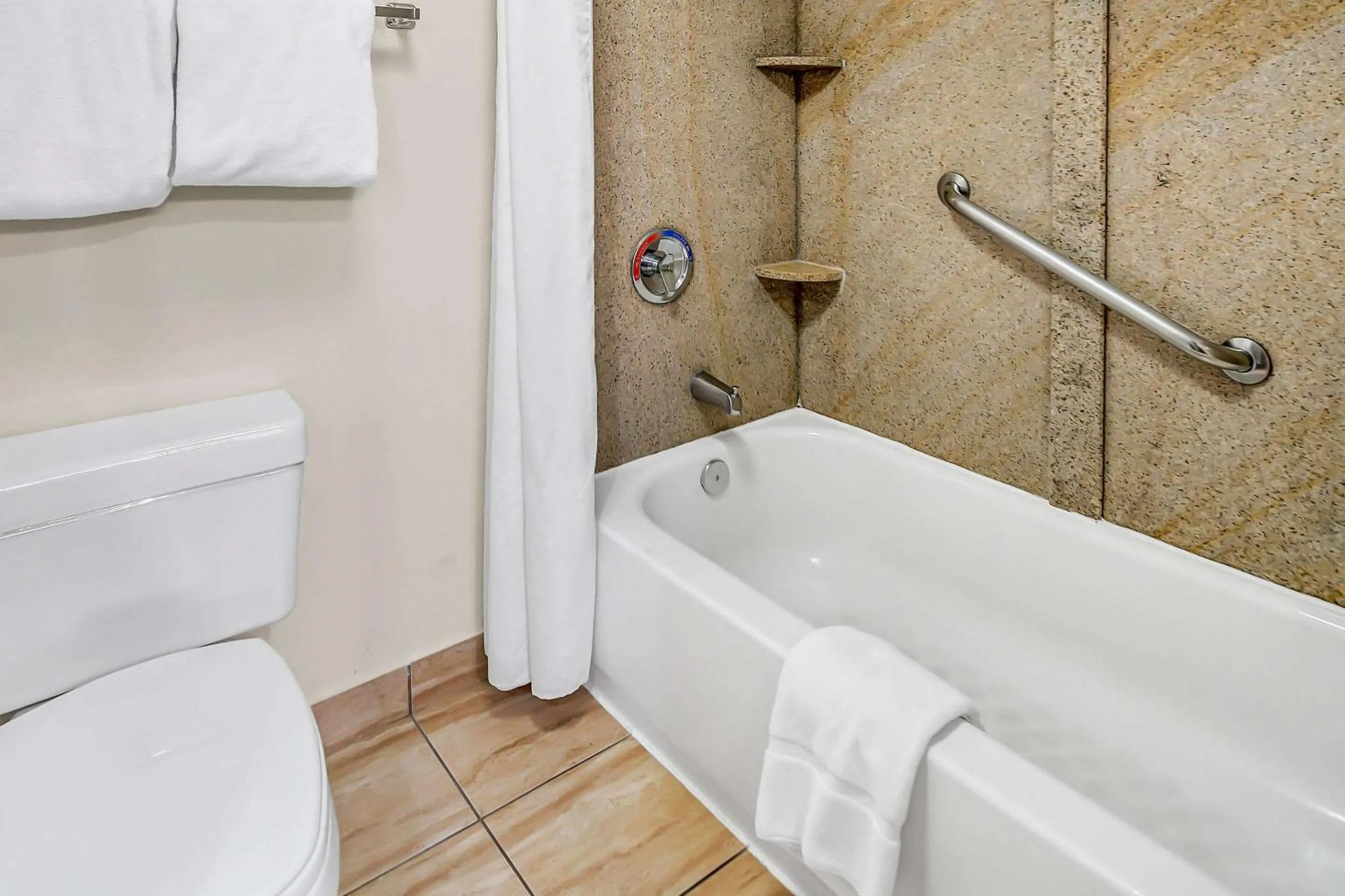 Bedroom in Radisson Hotel Schaumburg