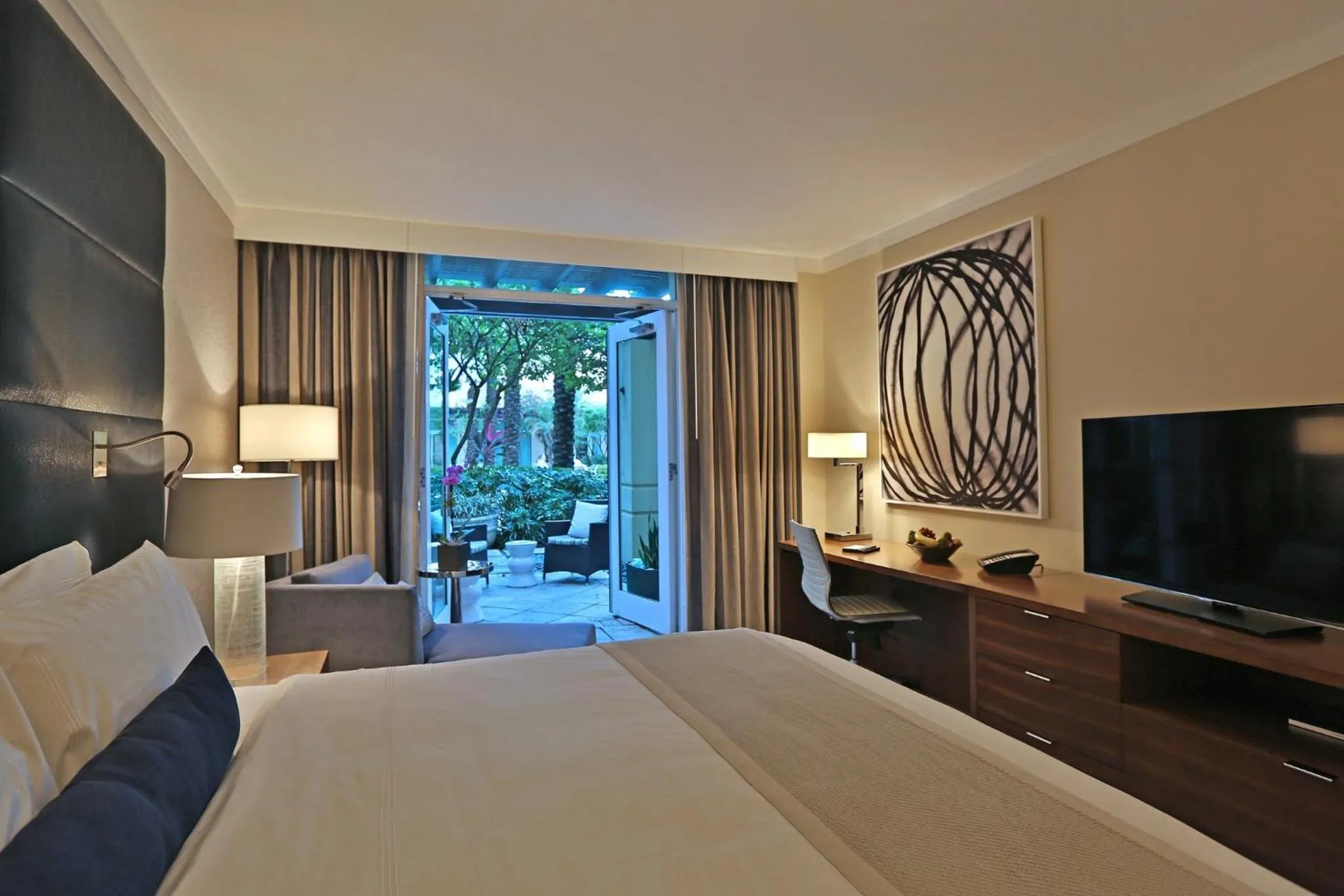Photo of the whole room, Bed in InterContinental At Doral Miami by IHG