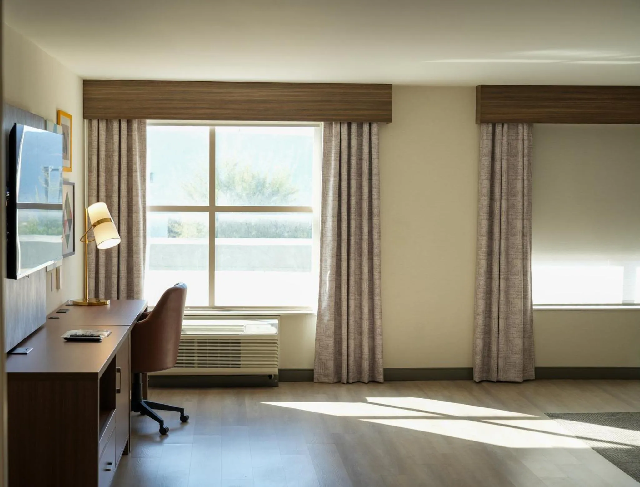 Photo of the whole room, Bed in Holiday Inn & Suites Phoenix Airport by IHG