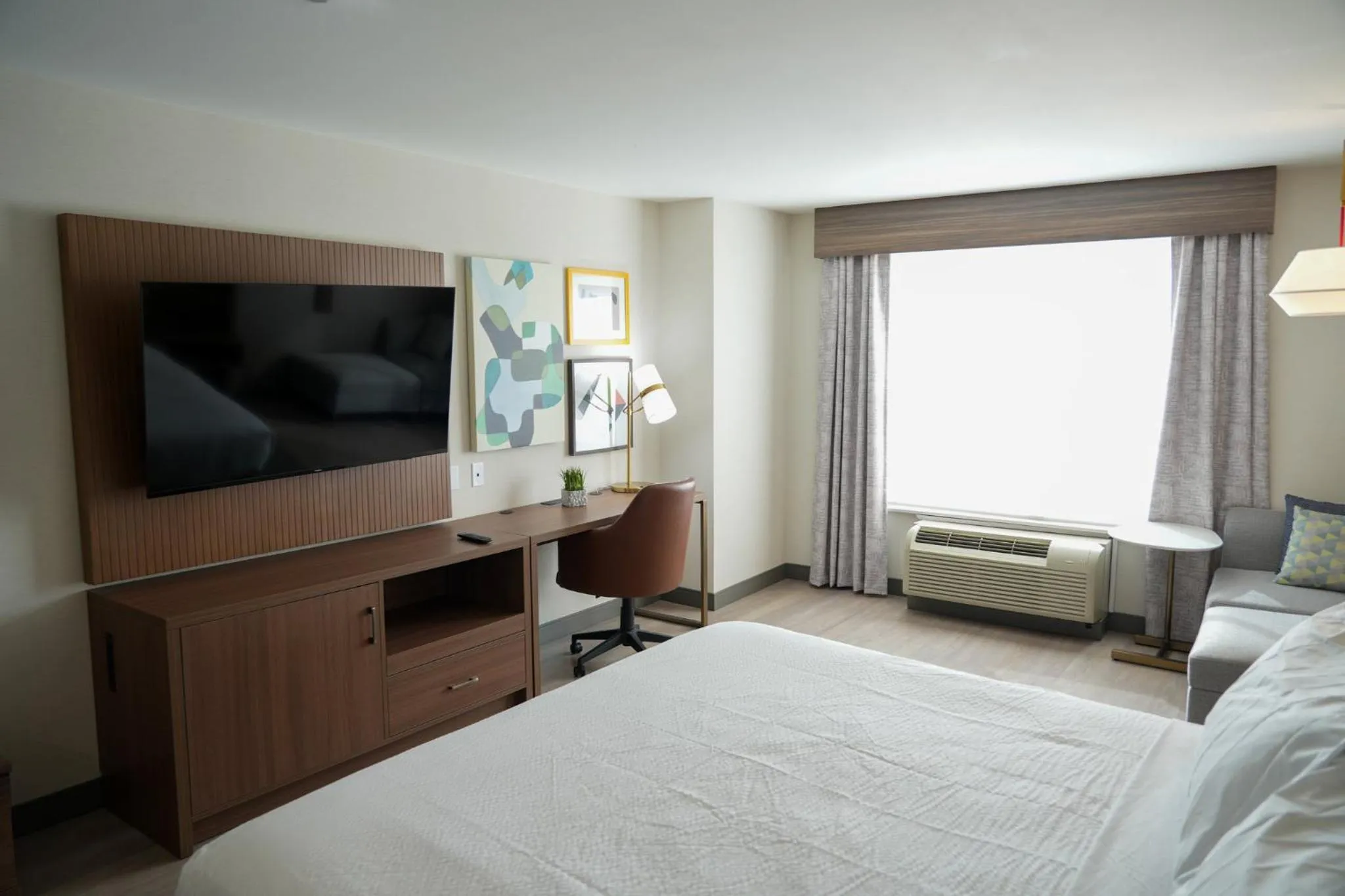 Photo of the whole room, Bed in Holiday Inn & Suites Phoenix Airport by IHG