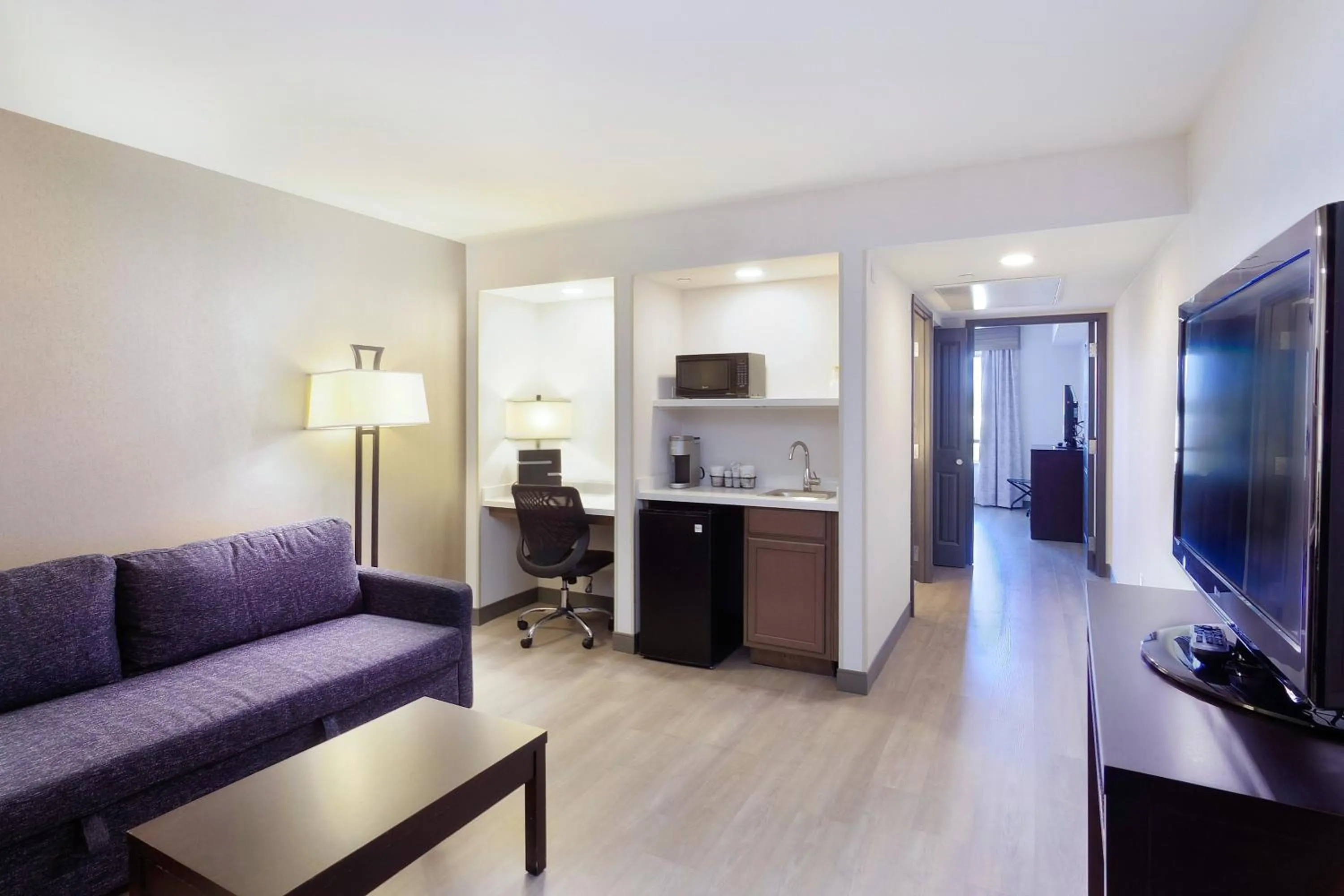 Photo of the whole room in Holiday Inn & Suites Phoenix Airport by IHG