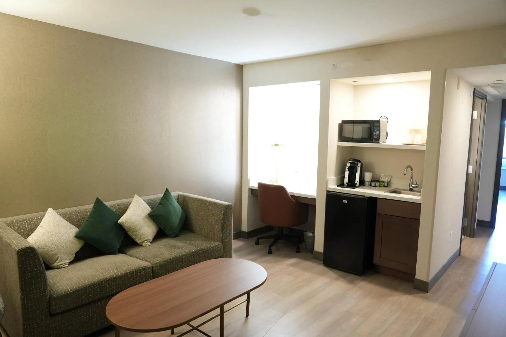 Photo of the whole room in Holiday Inn & Suites Phoenix Airport by IHG