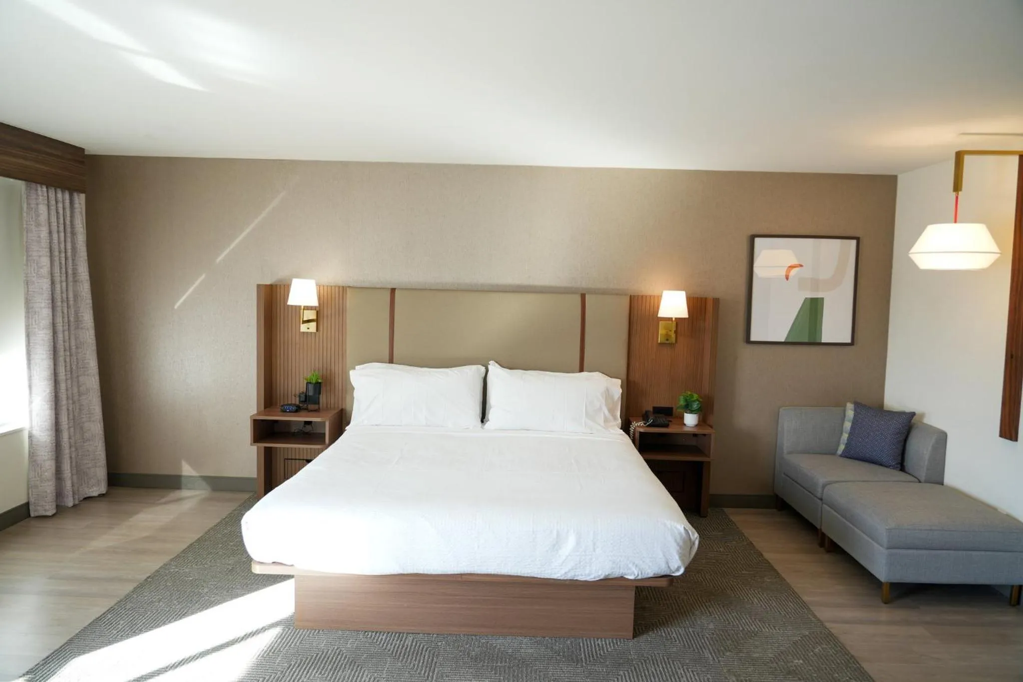 Photo of the whole room, Bed in Holiday Inn & Suites Phoenix Airport by IHG