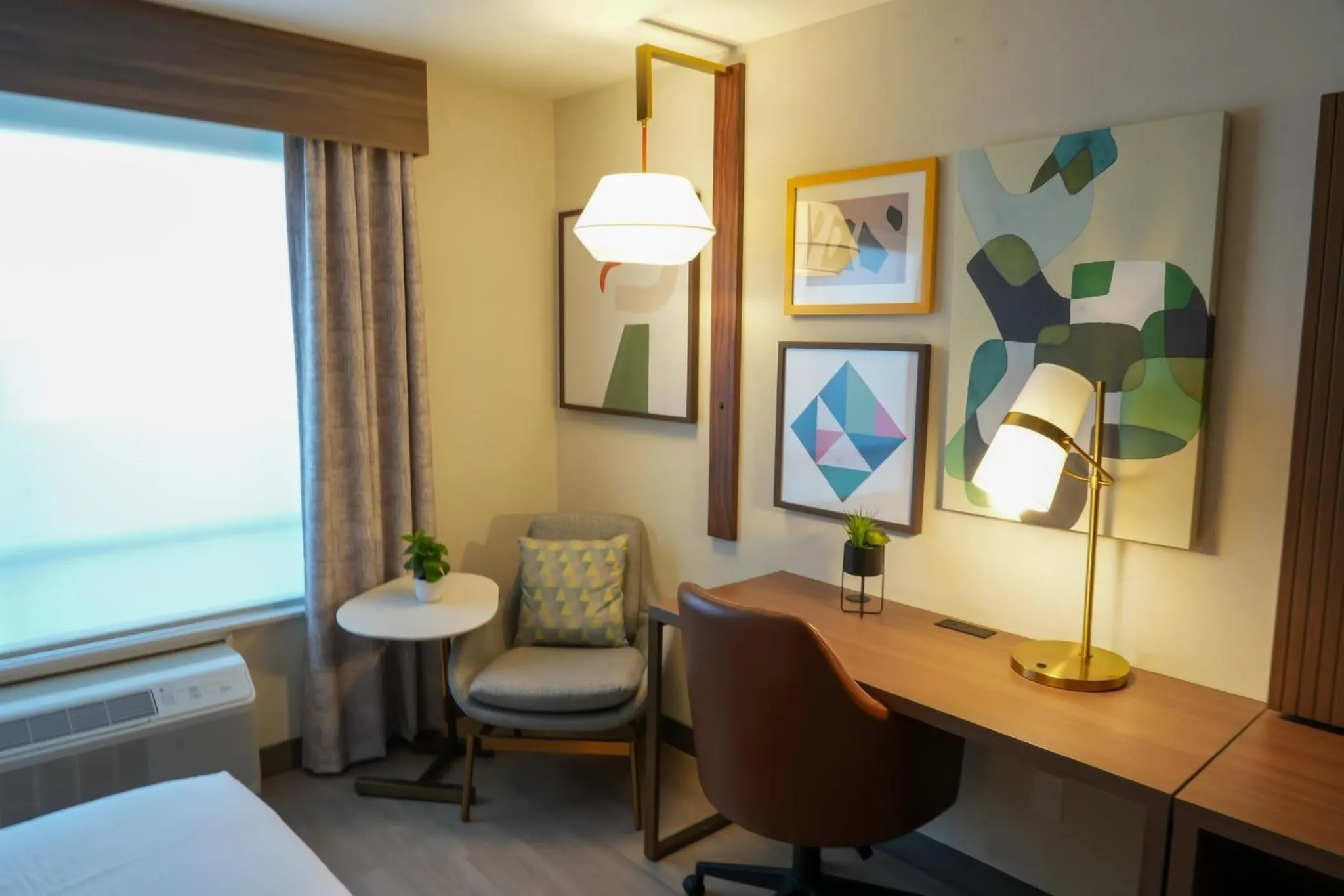 Photo of the whole room, Bed in Holiday Inn & Suites Phoenix Airport by IHG