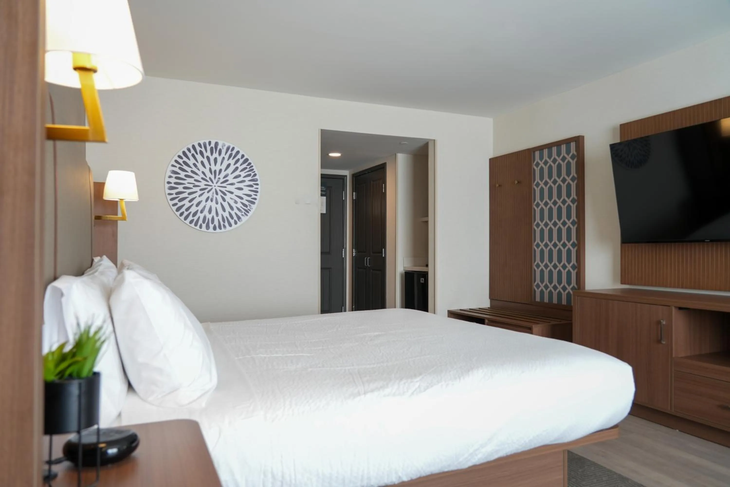 Bed in Holiday Inn & Suites Phoenix Airport by IHG