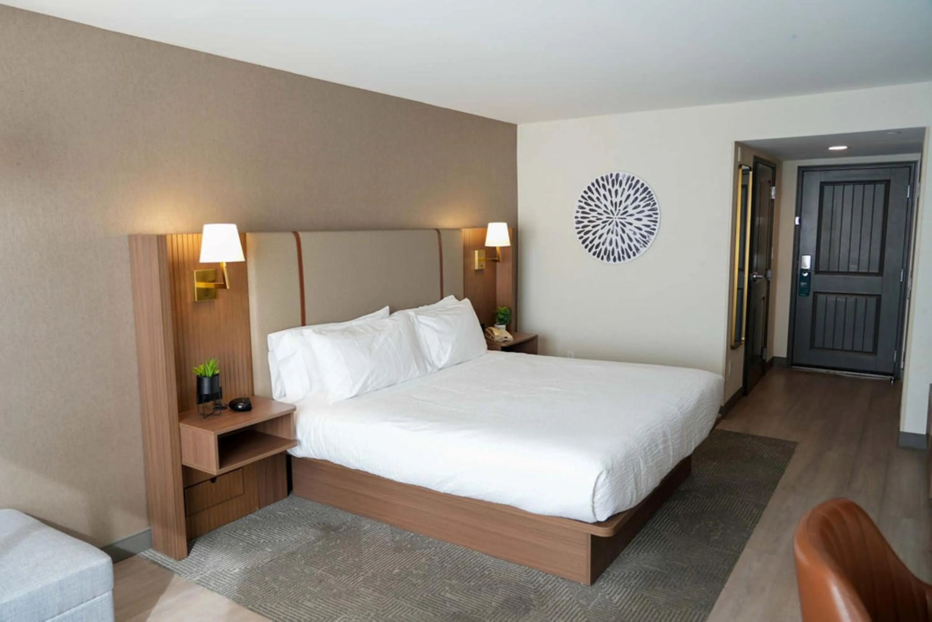 Photo of the whole room, Bed in Holiday Inn & Suites Phoenix Airport by IHG