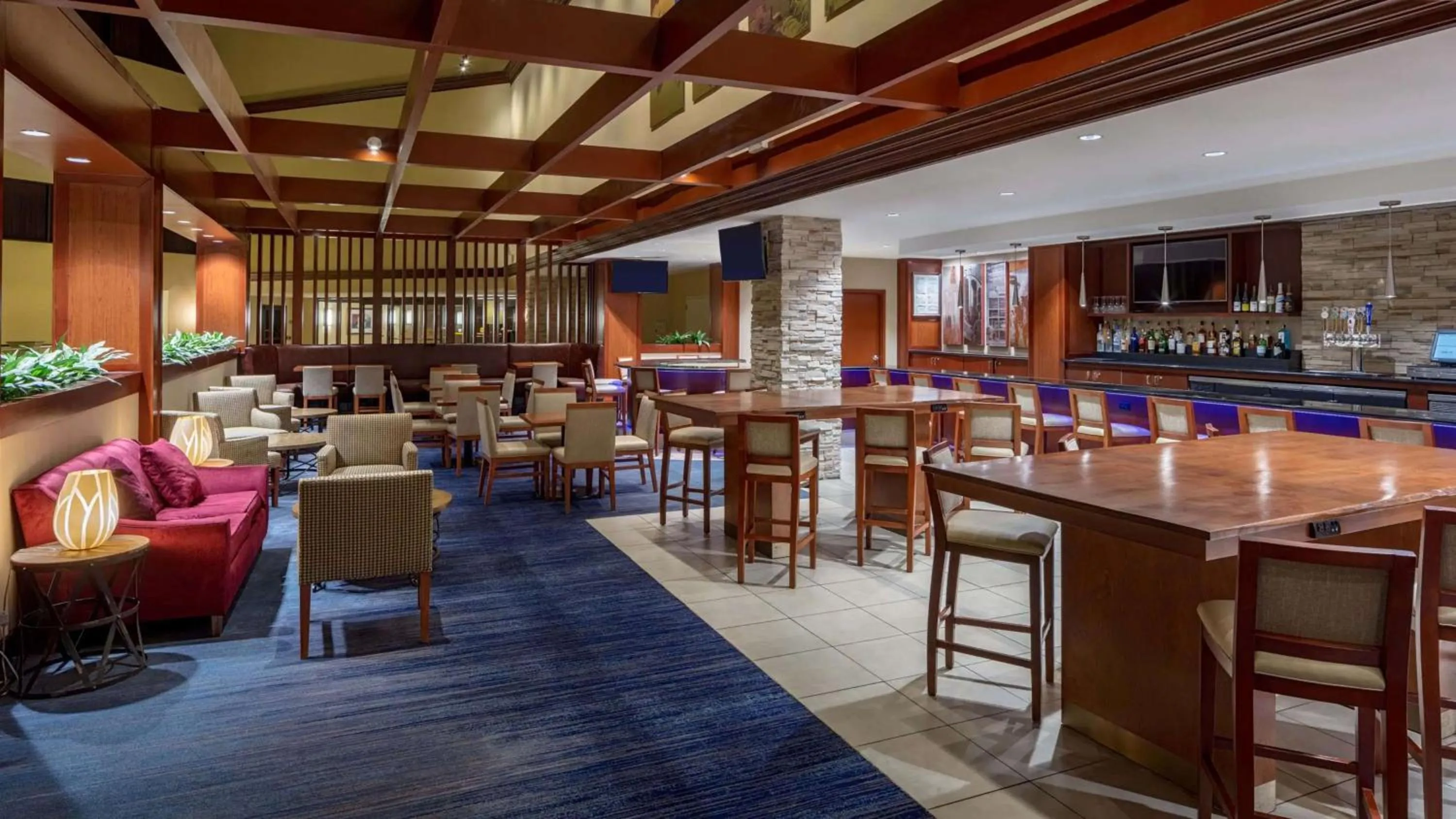 Lounge or bar in Sonesta Hotel Houston IAH Airport