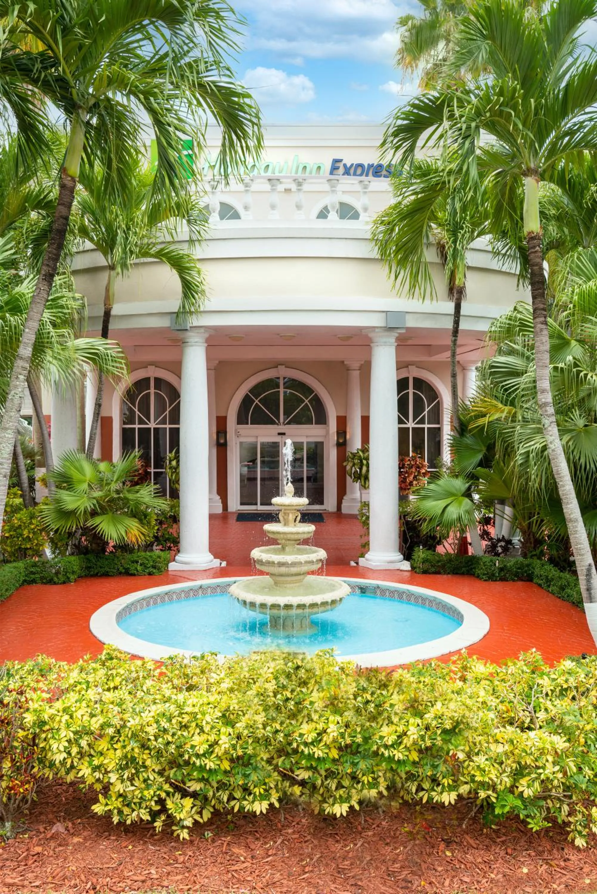 Property building in Holiday Inn Express Miami Airport Doral Area by IHG