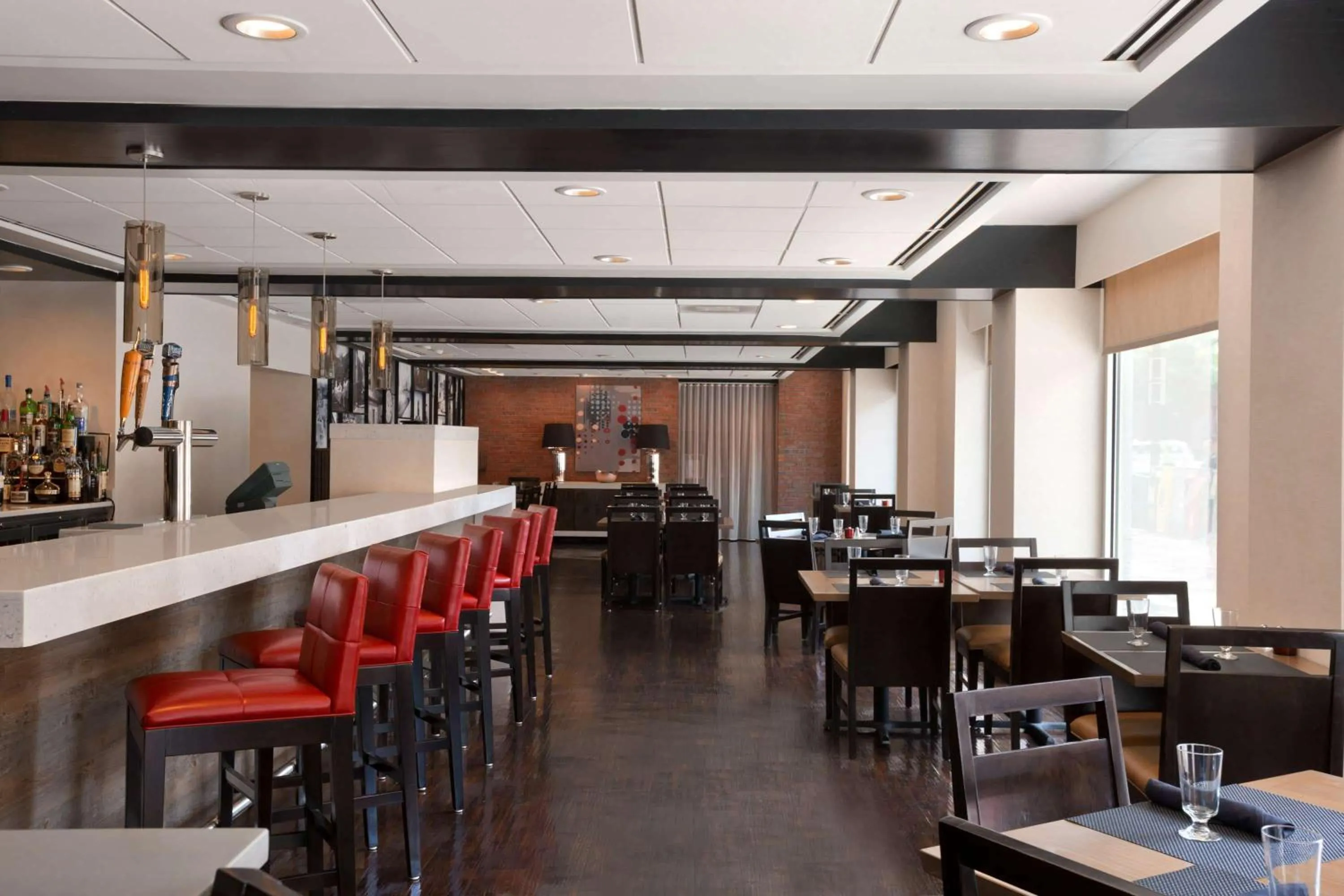 Lounge or bar in Wyndham Boston Beacon Hill