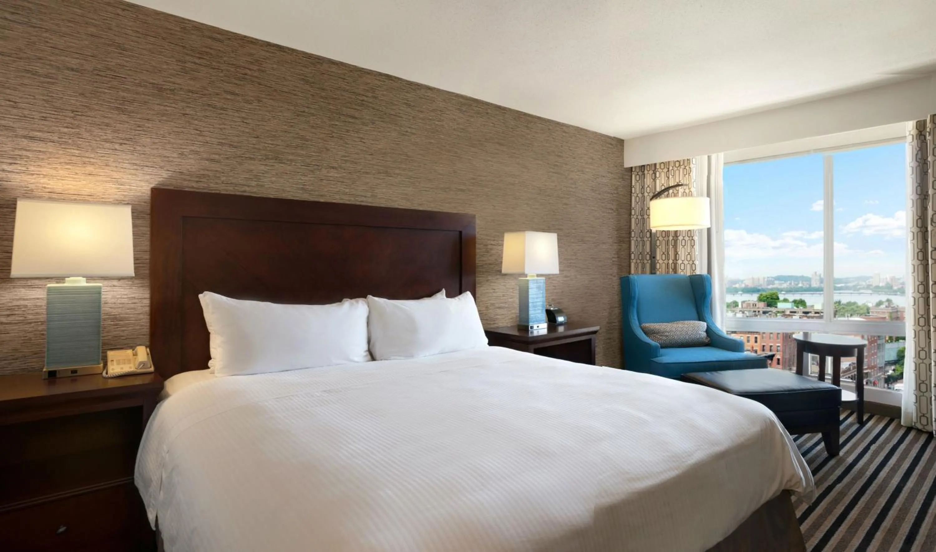 Bedroom, Bed in Wyndham Boston Beacon Hill