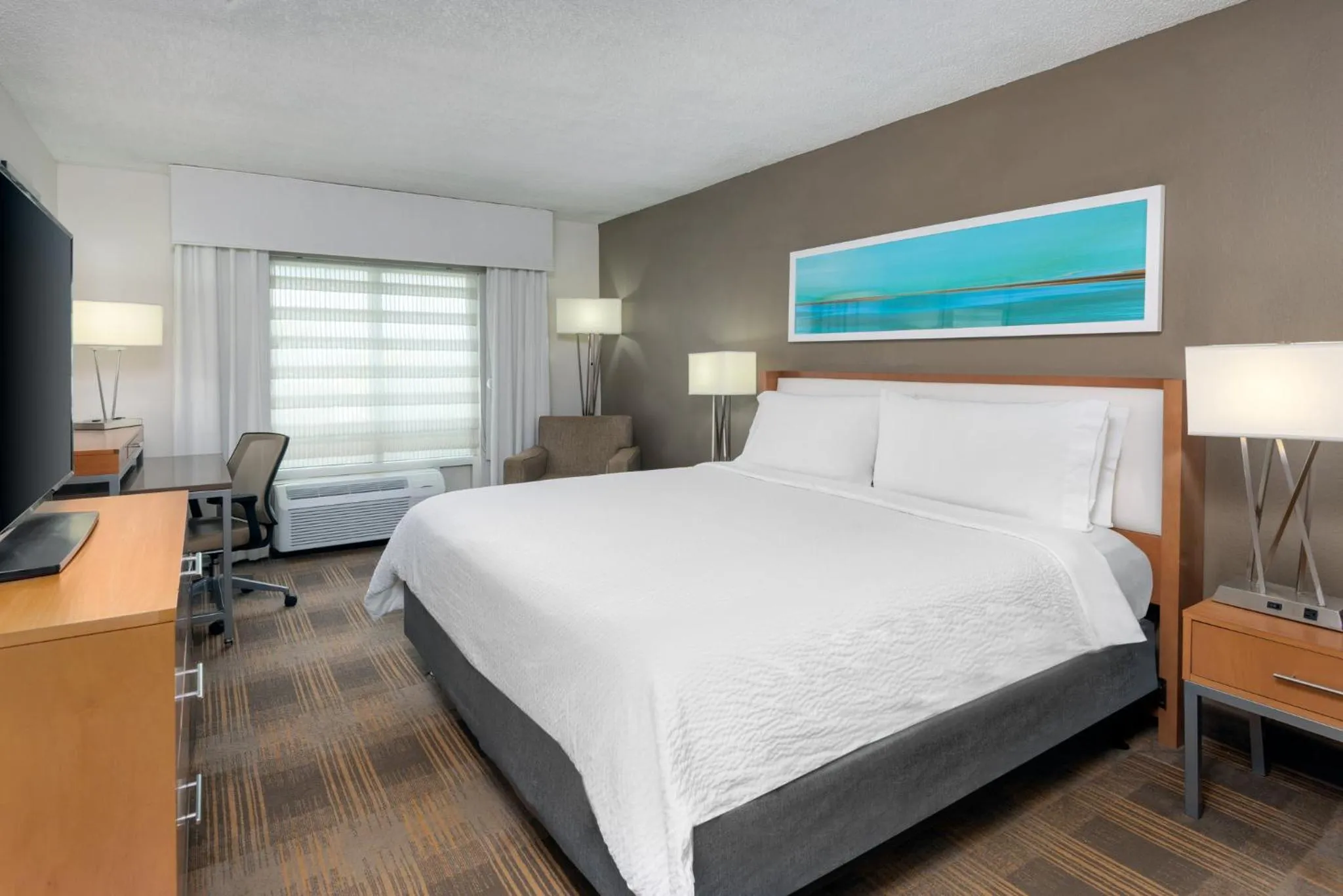Photo of the whole room, Bed in Holiday Inn Miami-Doral Area by IHG