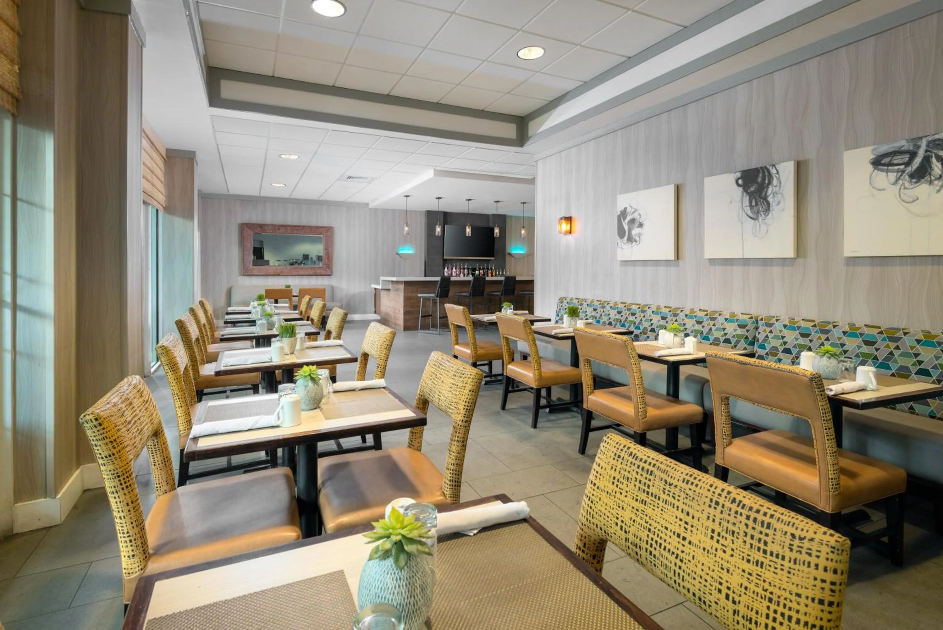 Restaurant/places to eat in Holiday Inn Miami-Doral Area by IHG
