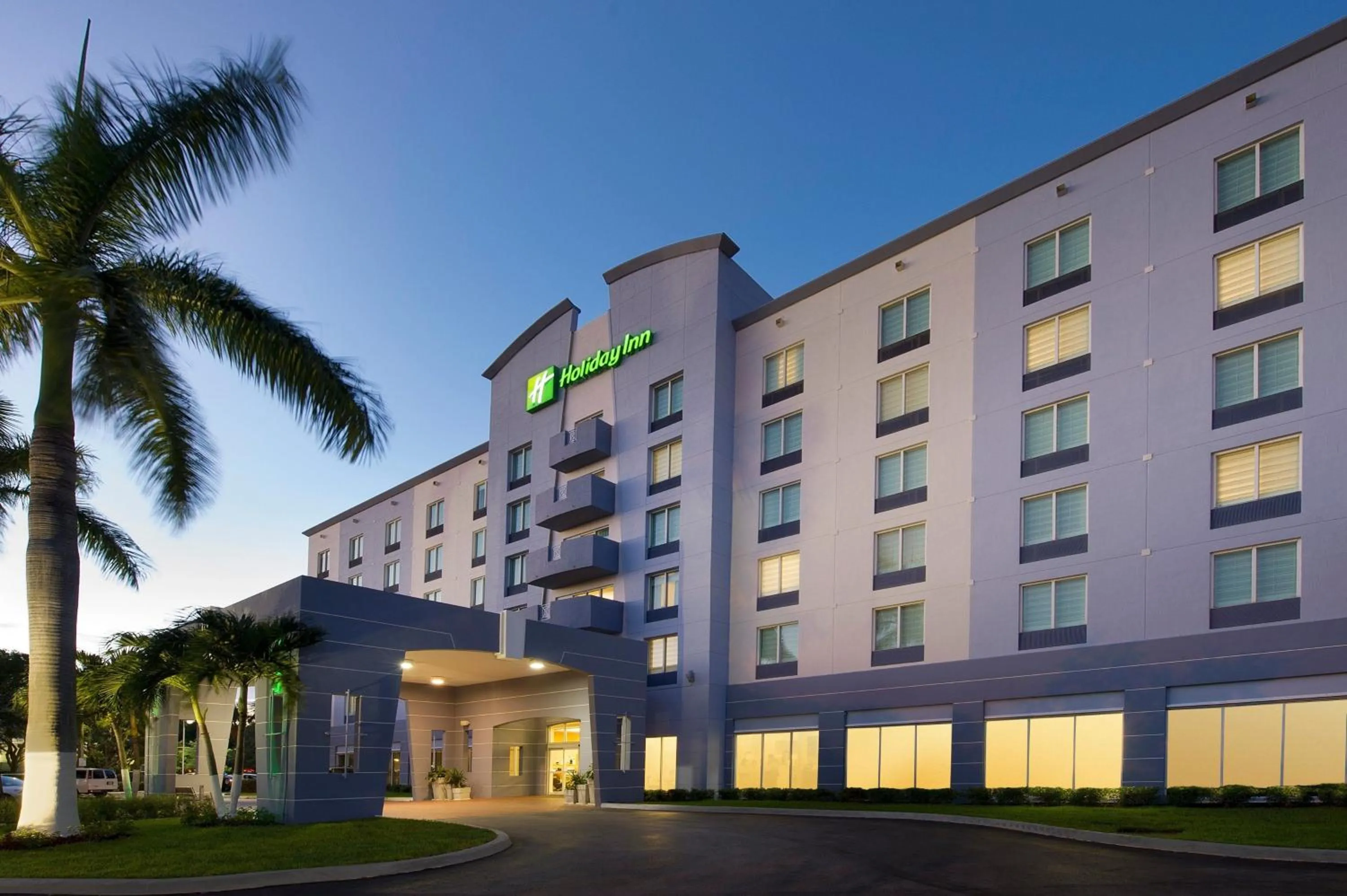 Property building in Holiday Inn Miami-Doral Area by IHG