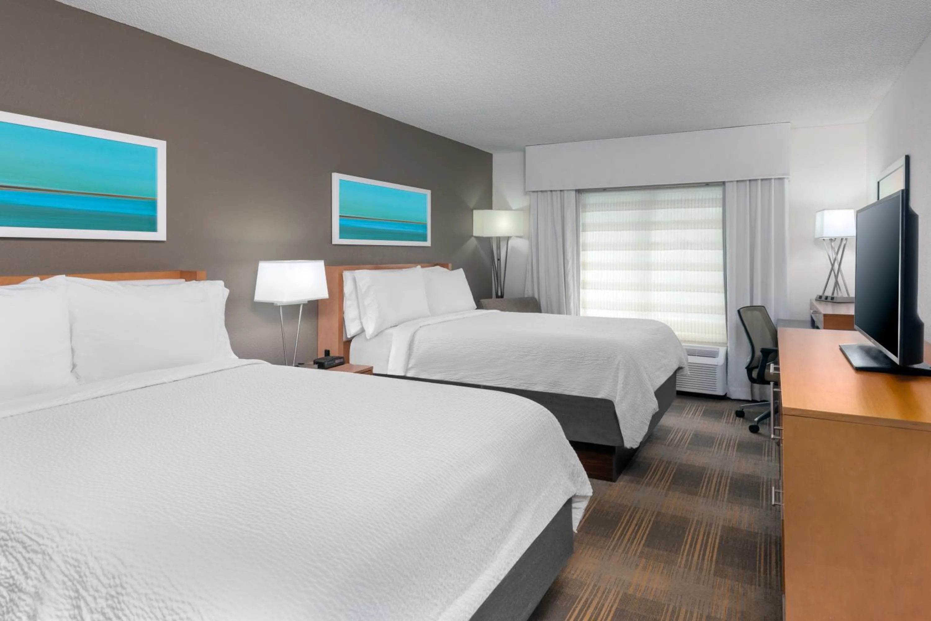 Bed in Holiday Inn Miami-Doral Area by IHG