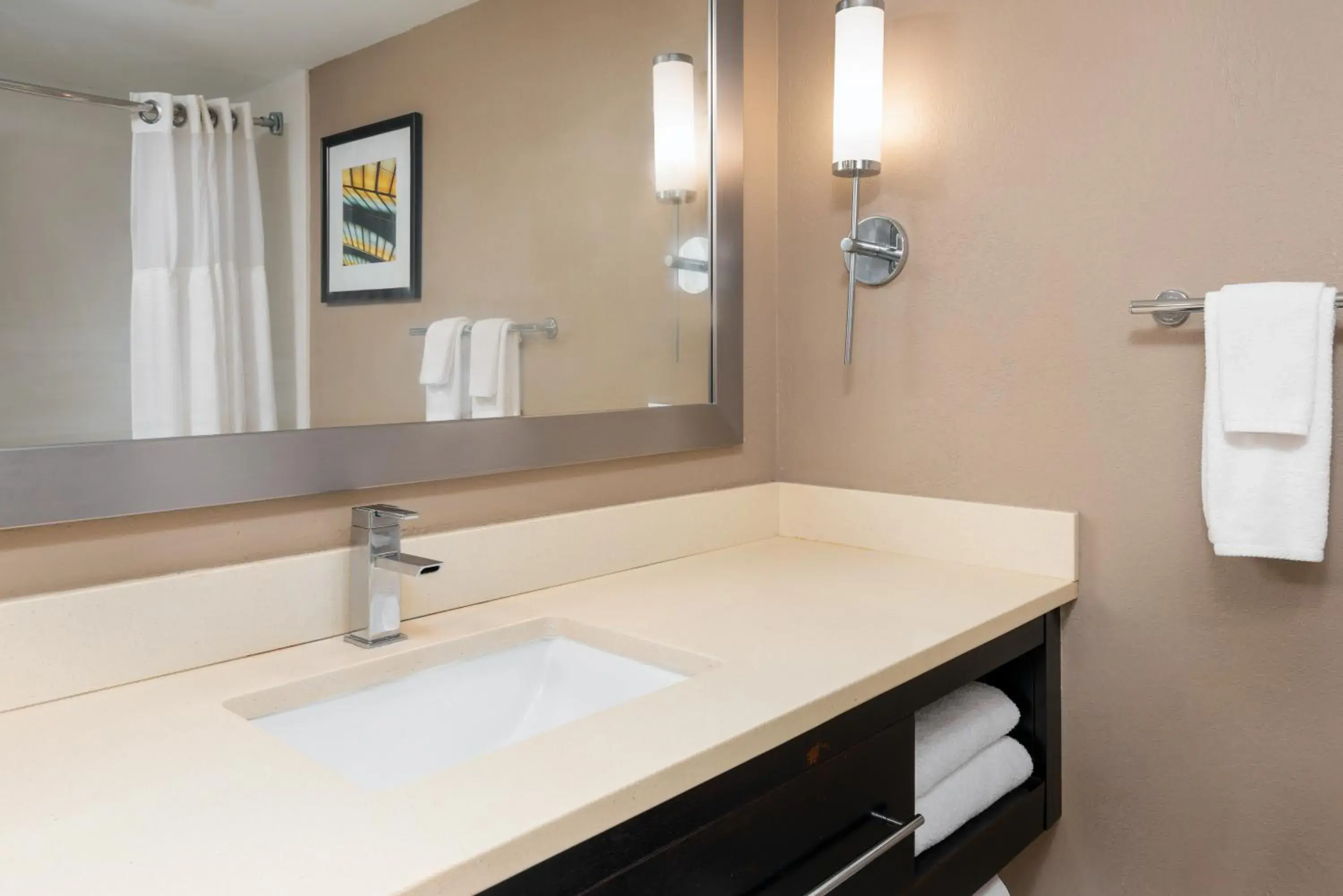 Standard Room in Holiday Inn Miami-Doral Area by IHG Standard Room in Holiday Inn Miami-Doral Area by IHG