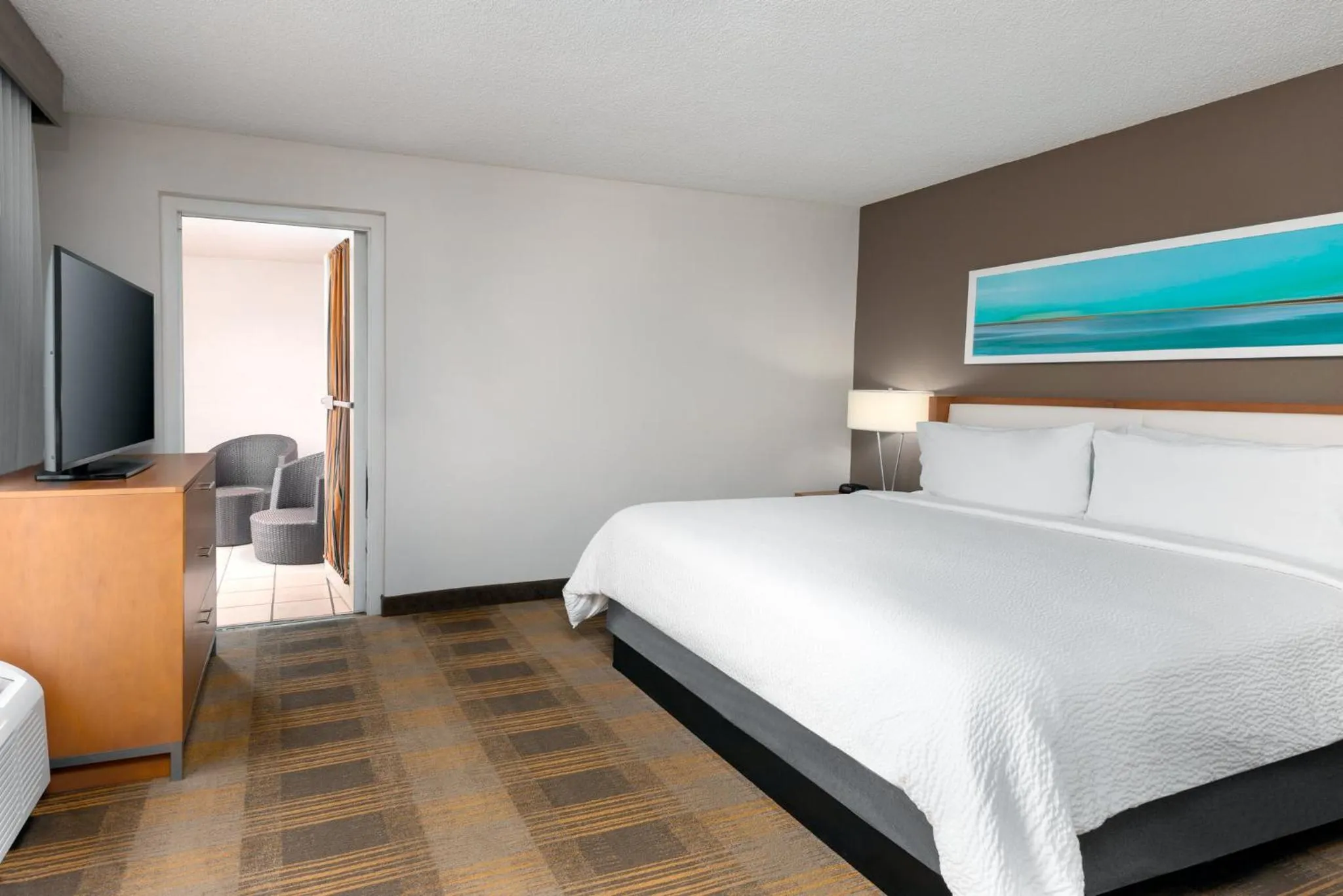 Photo of the whole room, Bed in Holiday Inn Miami-Doral Area by IHG