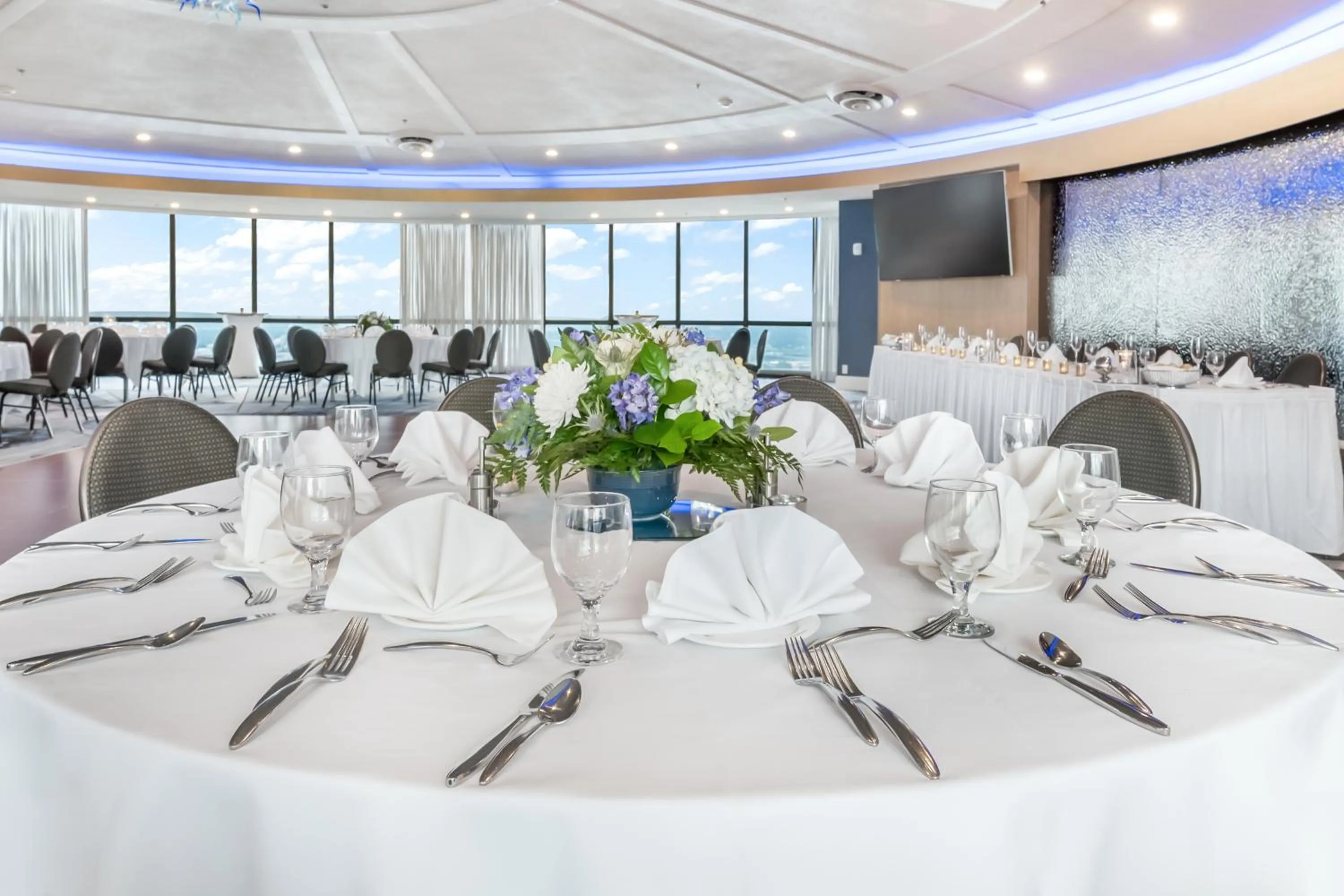 wedding in Crowne Plaza Kansas City Downtown by IHG