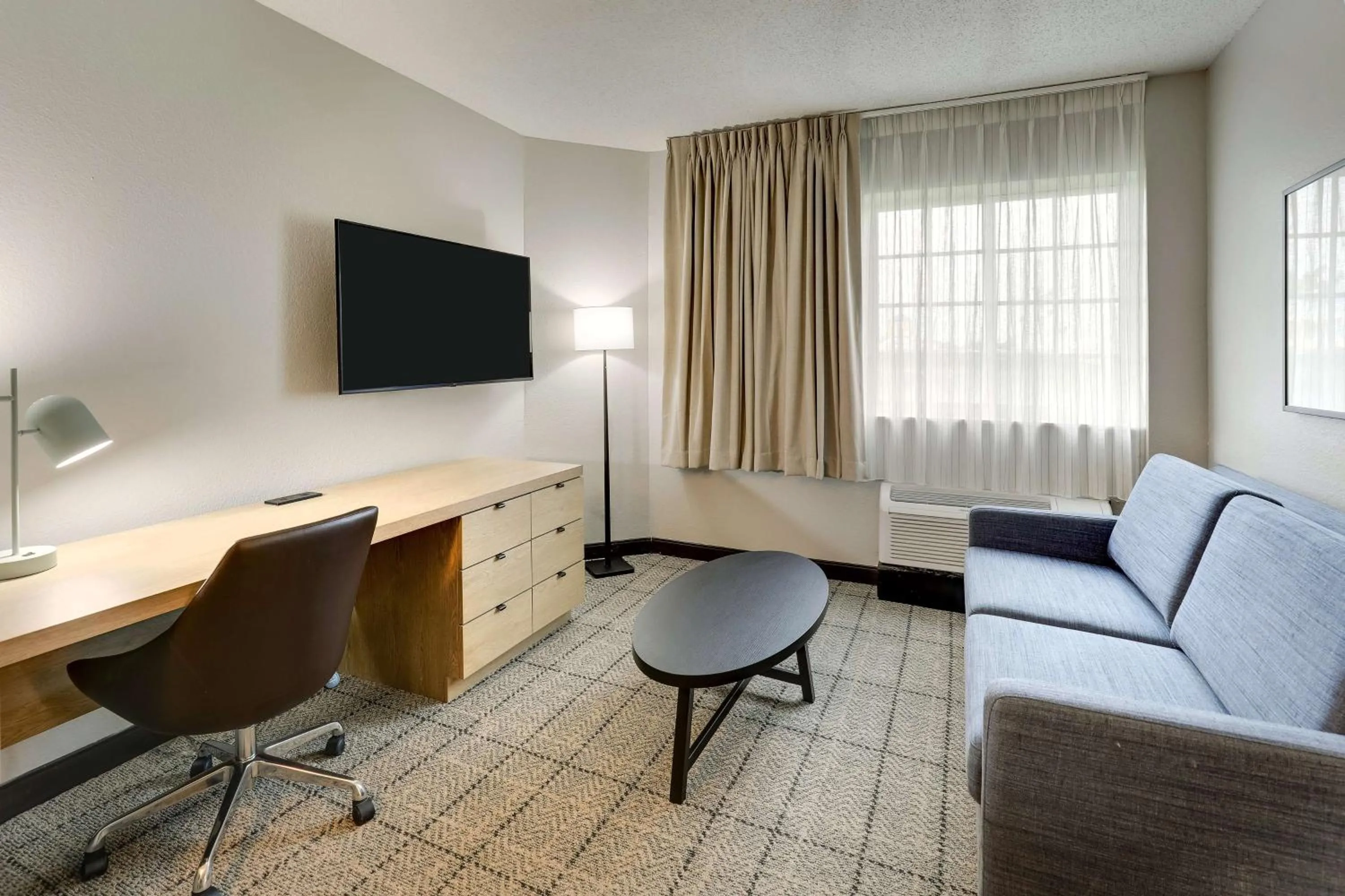 Photo of the whole room in Sonesta Simply Suites Miami Airport Doral