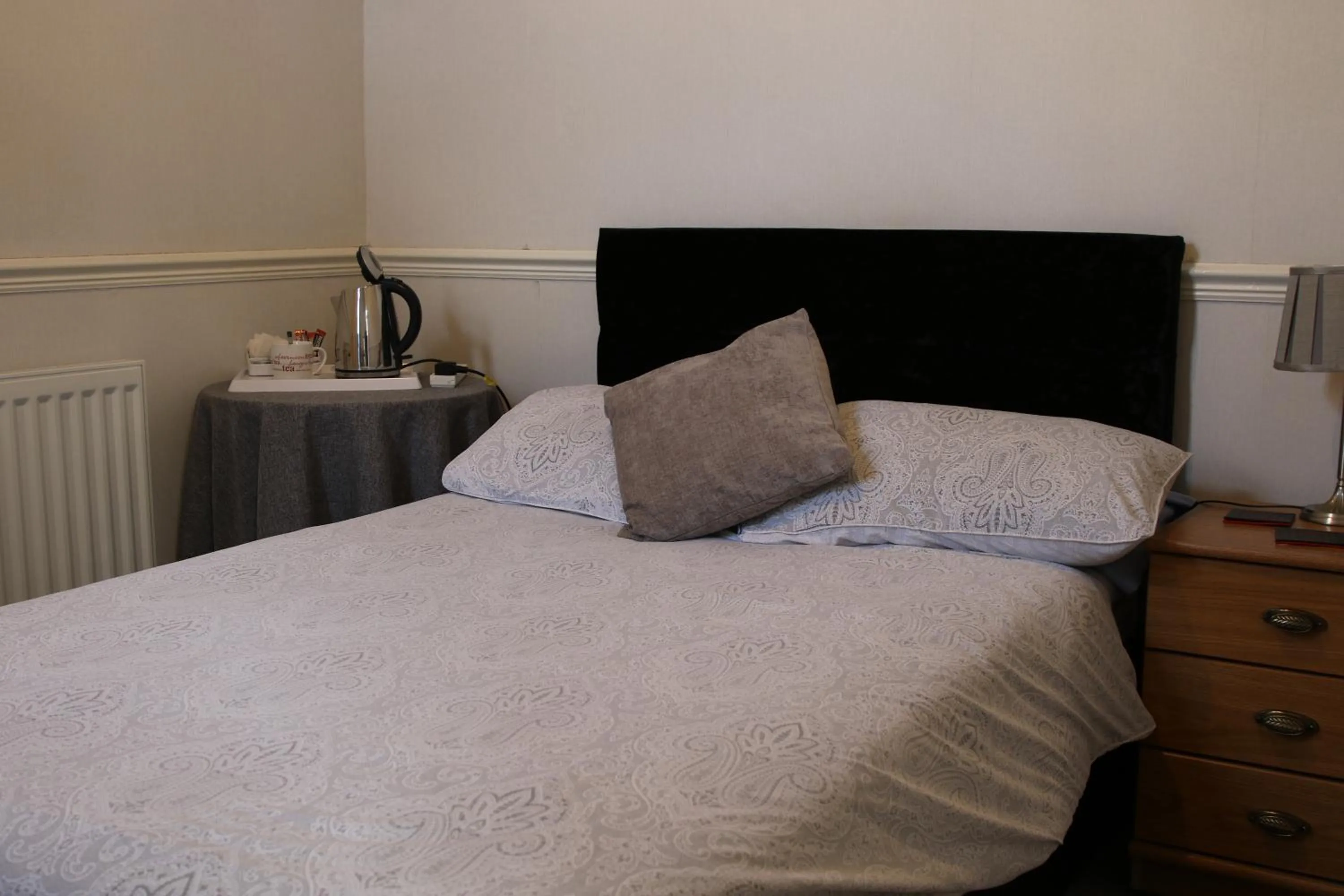 Bedroom, Bed in Spring Garden Guest House