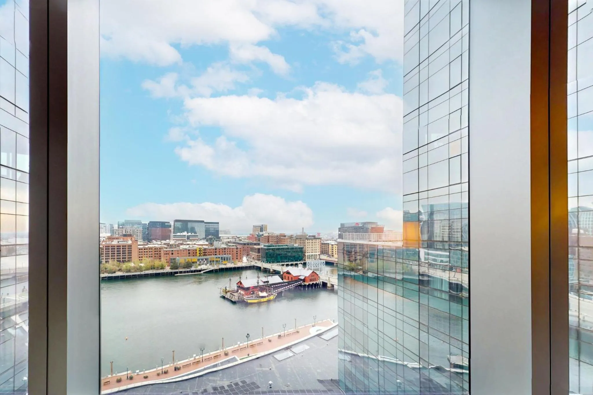 Photo of the whole room in InterContinental Boston by IHG